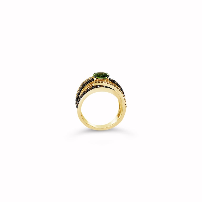 Le Vian® Ring featuring 1.56 cts. Green Apple Peridot, 1.56 cts. Chocolate Diamonds® , 0.22 cts. Vanilla Diamonds® set in 14K Honey Gold

Diamonds Breakdown:
1.56 cts Brown Diamonds
.22 cts White Diamonds

Gems Breakdown:
1.56 cts Peridot

Ring Size