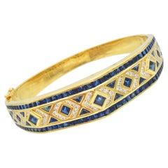 Pulsera tipo brazalete de Levian con zafiros y diamantes, en oro amarillo de 18k