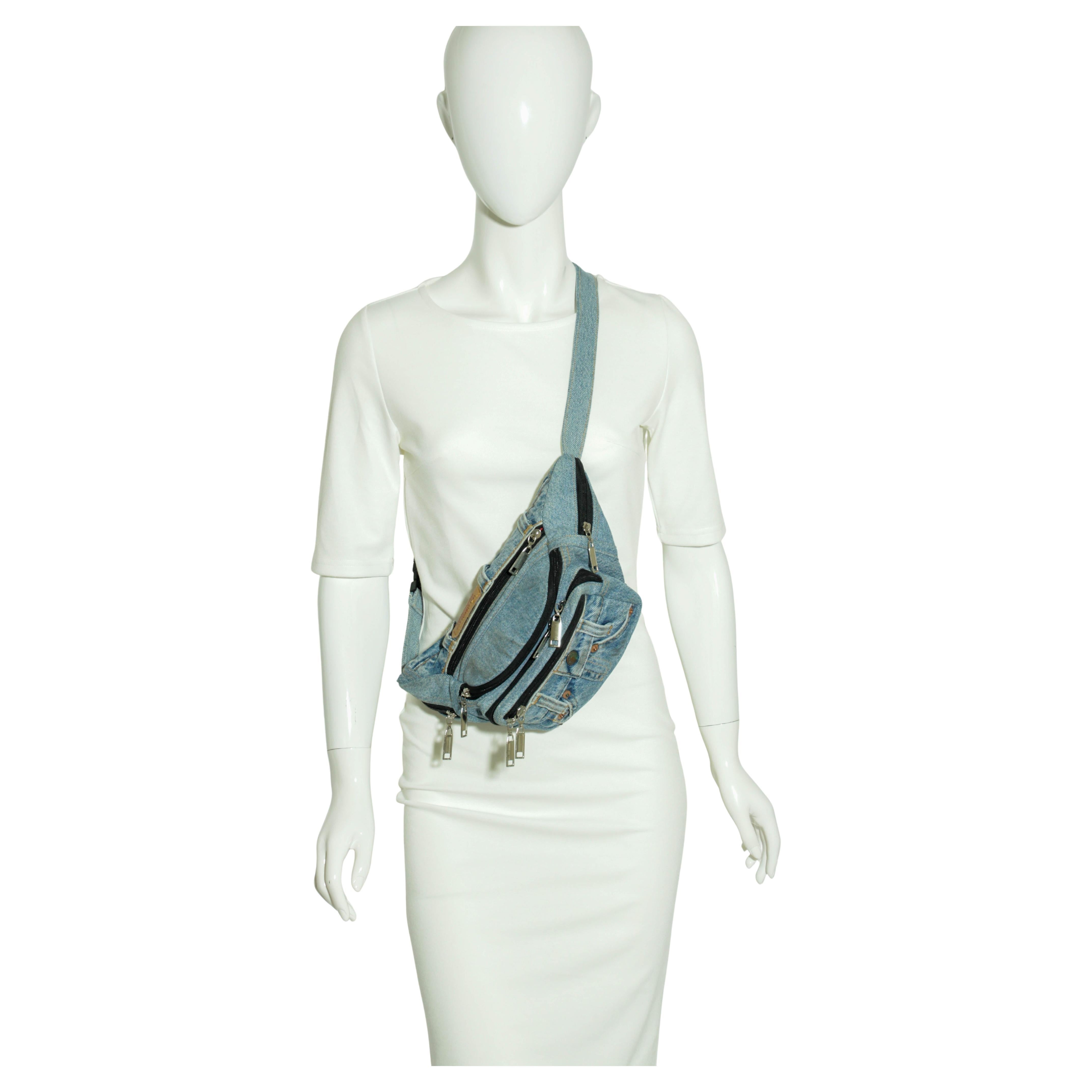 Levi's Levi Strauss Gürteltasche aus Denim mit Gürteltasche im Angebot