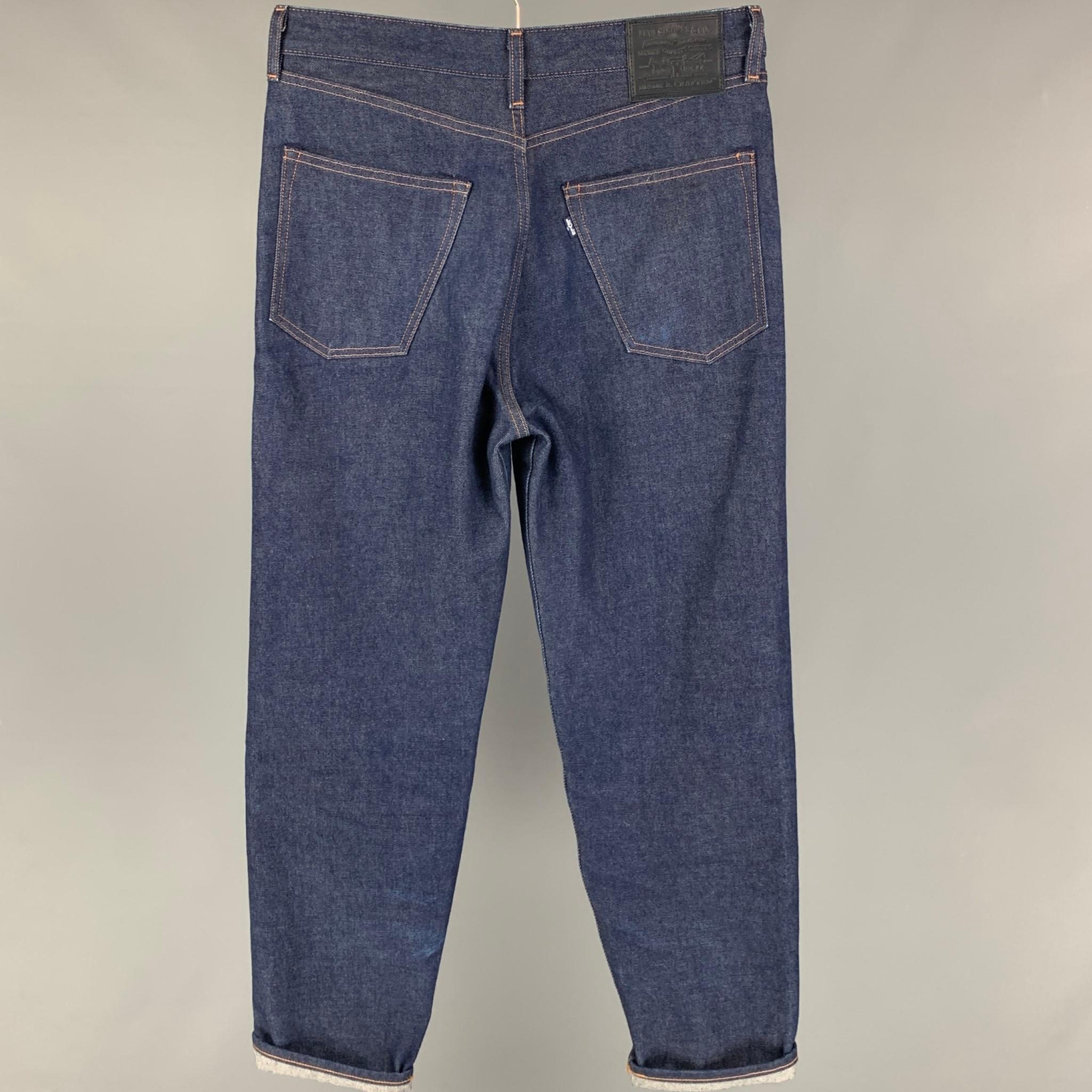 LEVI'S MADE & CRAFTED jeans comes in a indigo selvedge denim featuring a high waisted style, contrast stitching, and a zip fly closure. 

Very Good Pre-Owned Condition.
Marked: 32/32

Measurements:

Waist: 32 in.
Rise: 13 in.
Inseam: 29 in. 
