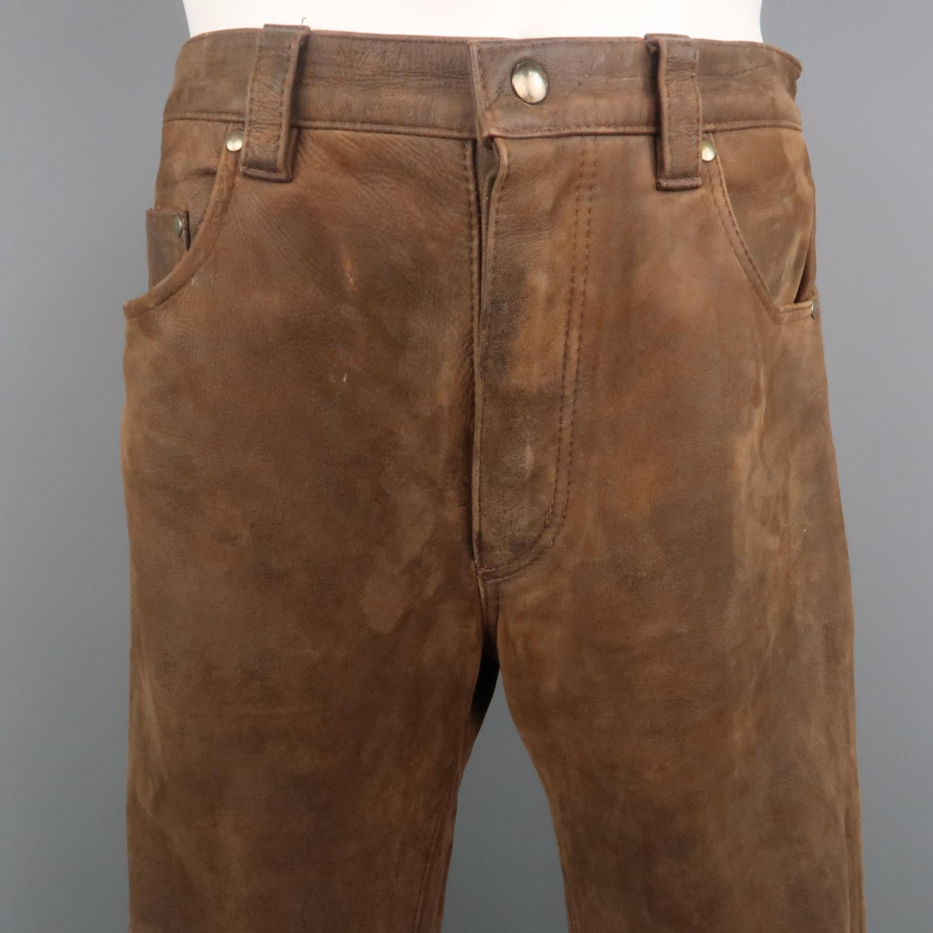 LEVI'S casual pant comes in a brown distressed leather featuring a flat front style and a button snap closure.
 
Very Good Pre-Owned Condition.
Marked: (No size)
 
Measurements:
 
Waist: 30 in.
Rise: 10 in.
Inseam: 29 in.