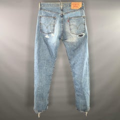 LEVI'S Jeans in Größe 32, blau-hellblau, mit Sashiko-Verzierung und Knopfleiste, aus Baumwolle