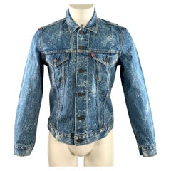 LEVI'S Truckerjacke aus Baumwolle in Größe M, blau-weiß mit Farbspritzern