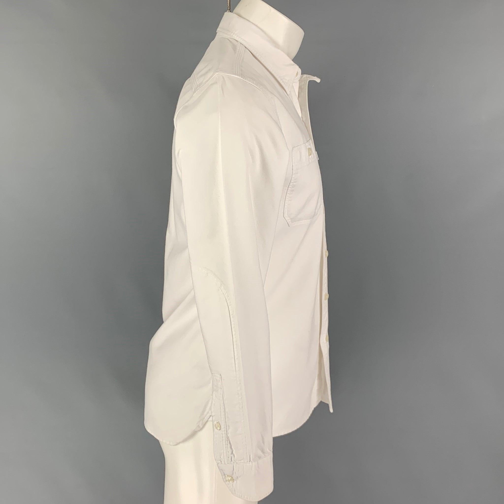 LEVI'S long sleeve shirt comes in a white cotton featuring a spread collar, patch pockets, and a button up closure.
Very Good
Pre-Owned Condition. 

Marked:   M  

Measurements: 
 
Shoulder: 17 inches  Chest:
40 inches  Sleeve: 24.5 inches  Length: