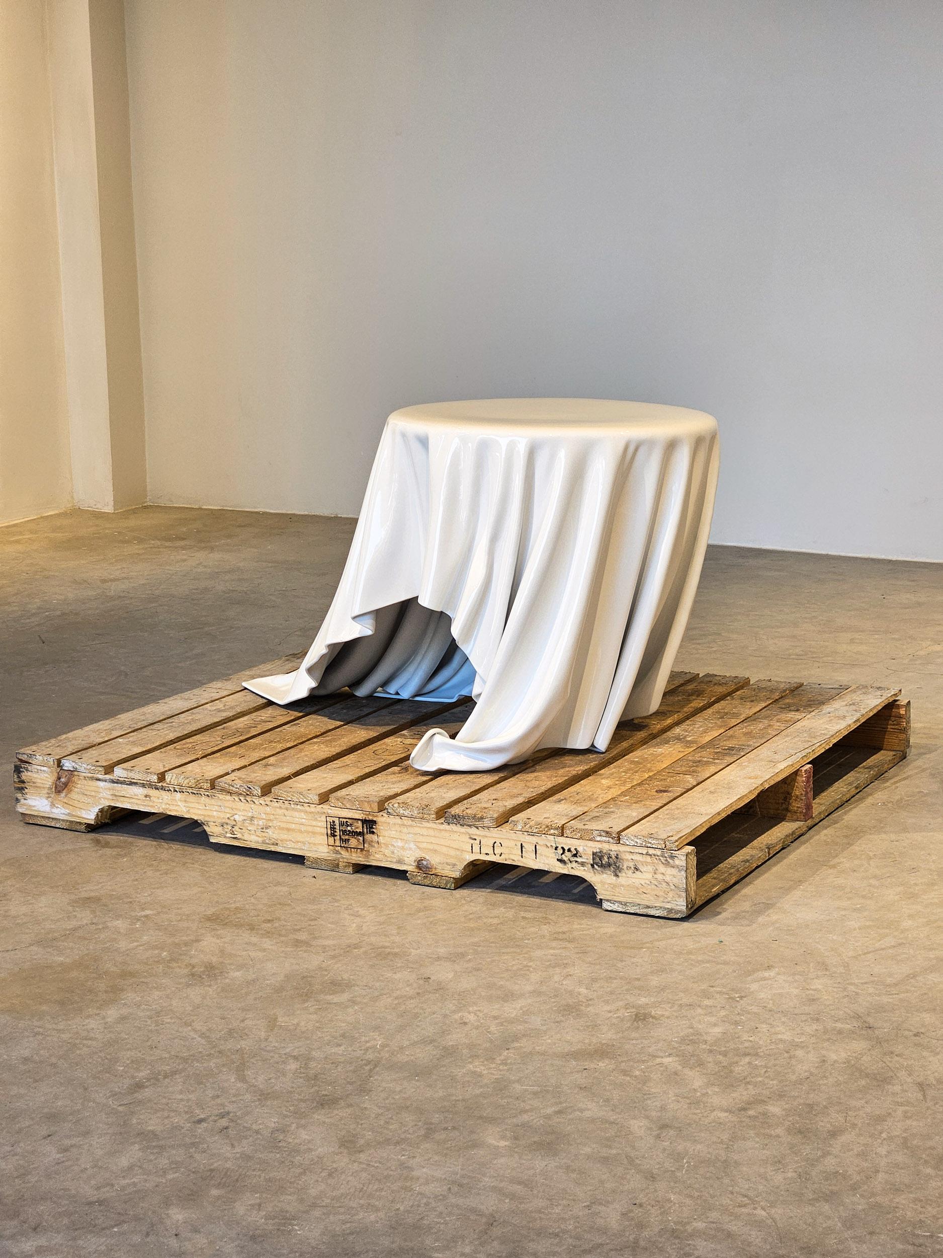 Resin Levitaz Side Table in White Gloss Finish For Sale