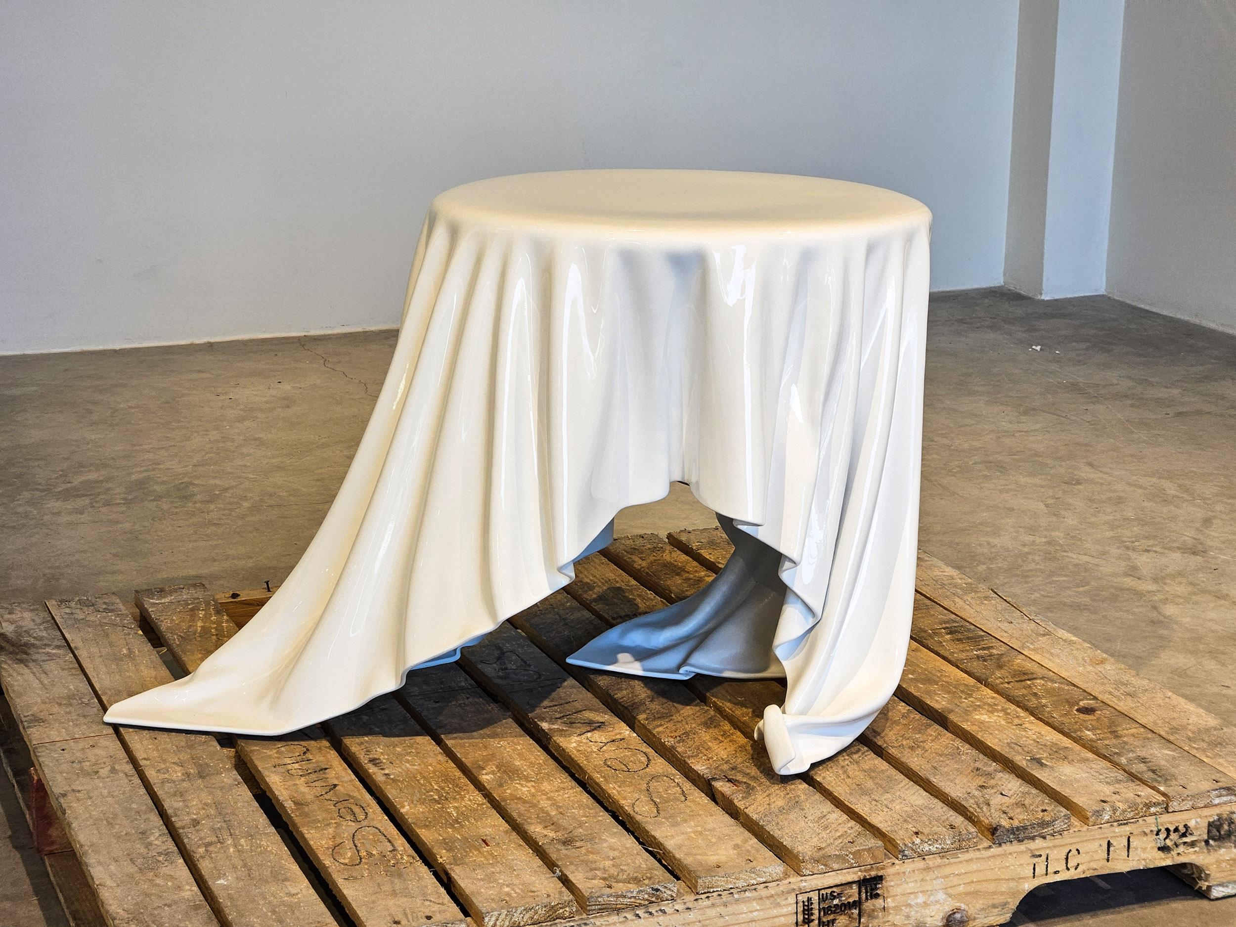 Levitaz Side Table in White Gloss Finish For Sale 7