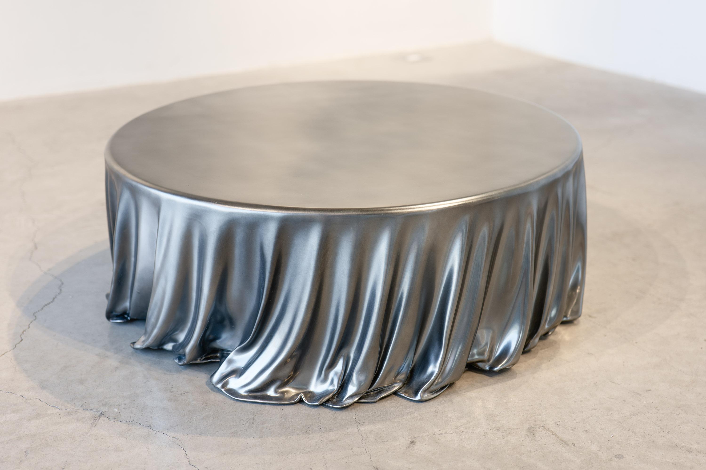 Levitaz Twirl Coffee Table Velvet Chrome (Harz) im Angebot