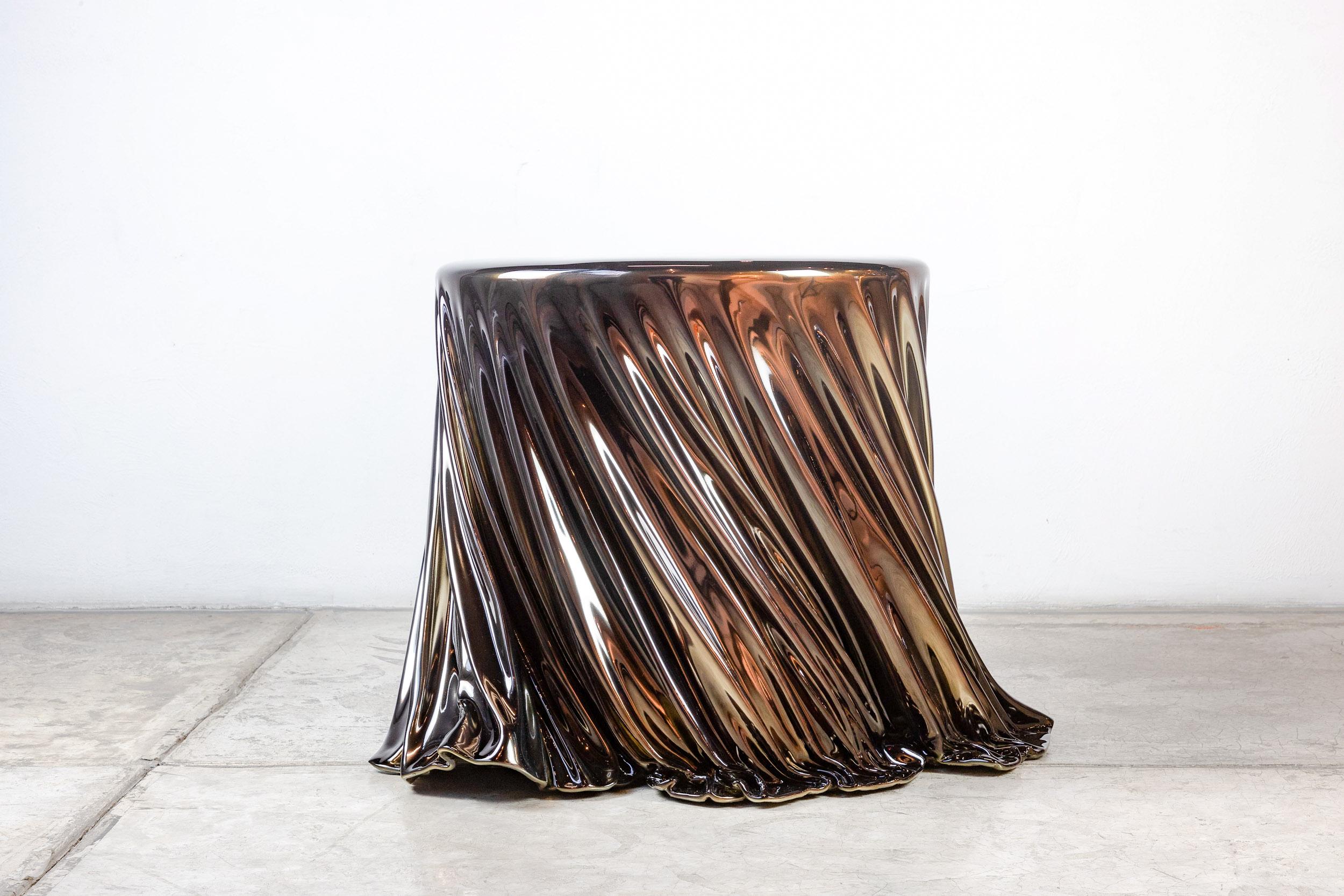 The Twirl Side Table from the Levitaz Collection is a stunning fusion of art and utility, manifesting the studio’s innovative approach to modern design. Crafted from high-strength resin, it stands as a testament to the potential of contemporary