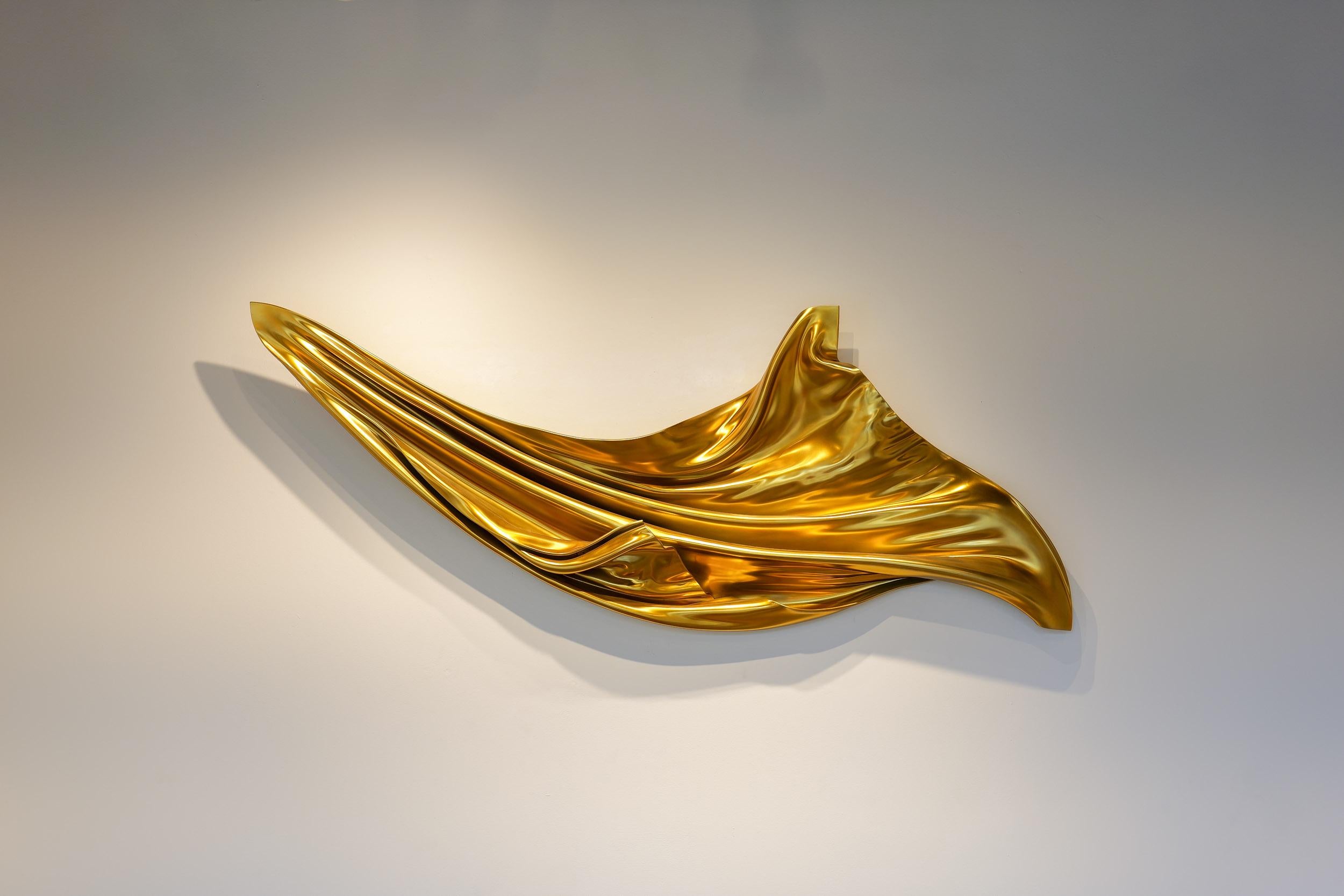 Il pannello Levitaz Wind Panel II evoca un gioco etereo di luci e ombre, rispecchiando la danza serena ma potente del tessuto spazzato dal vento su un campo dorato. 

Questo pezzo di Katz Studio non è un oggetto, ma un'esperienza, una