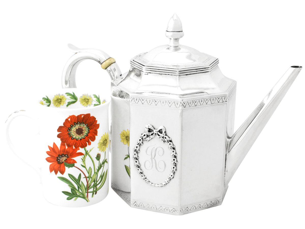 An exceptional, fine and impressive, large antique American silver teapot; an addition to our silver teaware collection.

This exceptional antique American silver teapot has a plain panelled octagonal form with swept shoulders.

The upper and