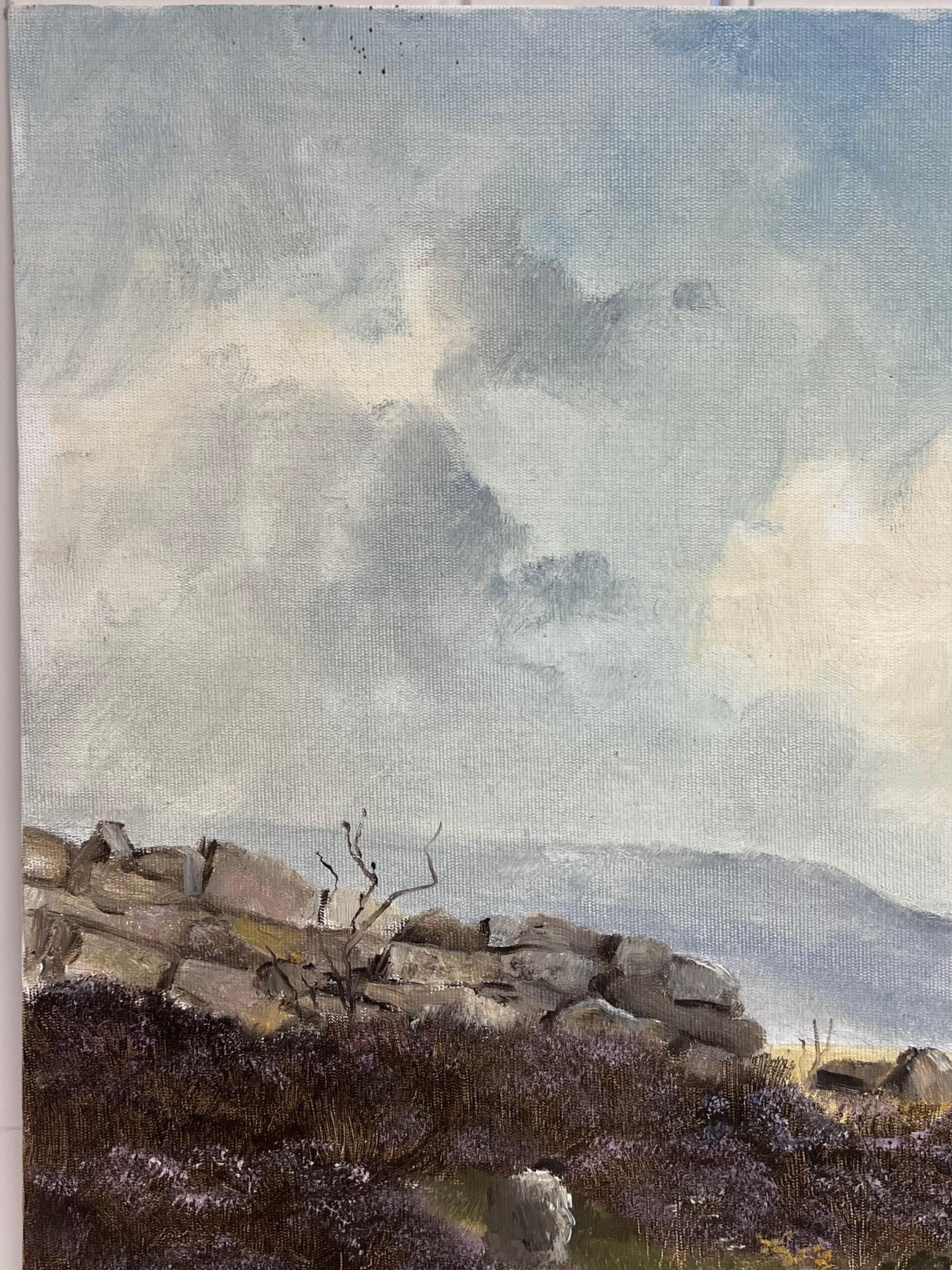 Windgepeitschte Yorkshire Moors Landschaft 20. Jahrhundert Britischer Impressionist Öl (Grau), Animal Painting, von Lewis Creighton