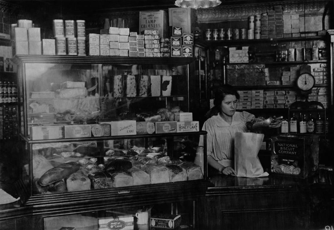Lewis Hine Portrait Photograph – Die Bakery in der Nähe von