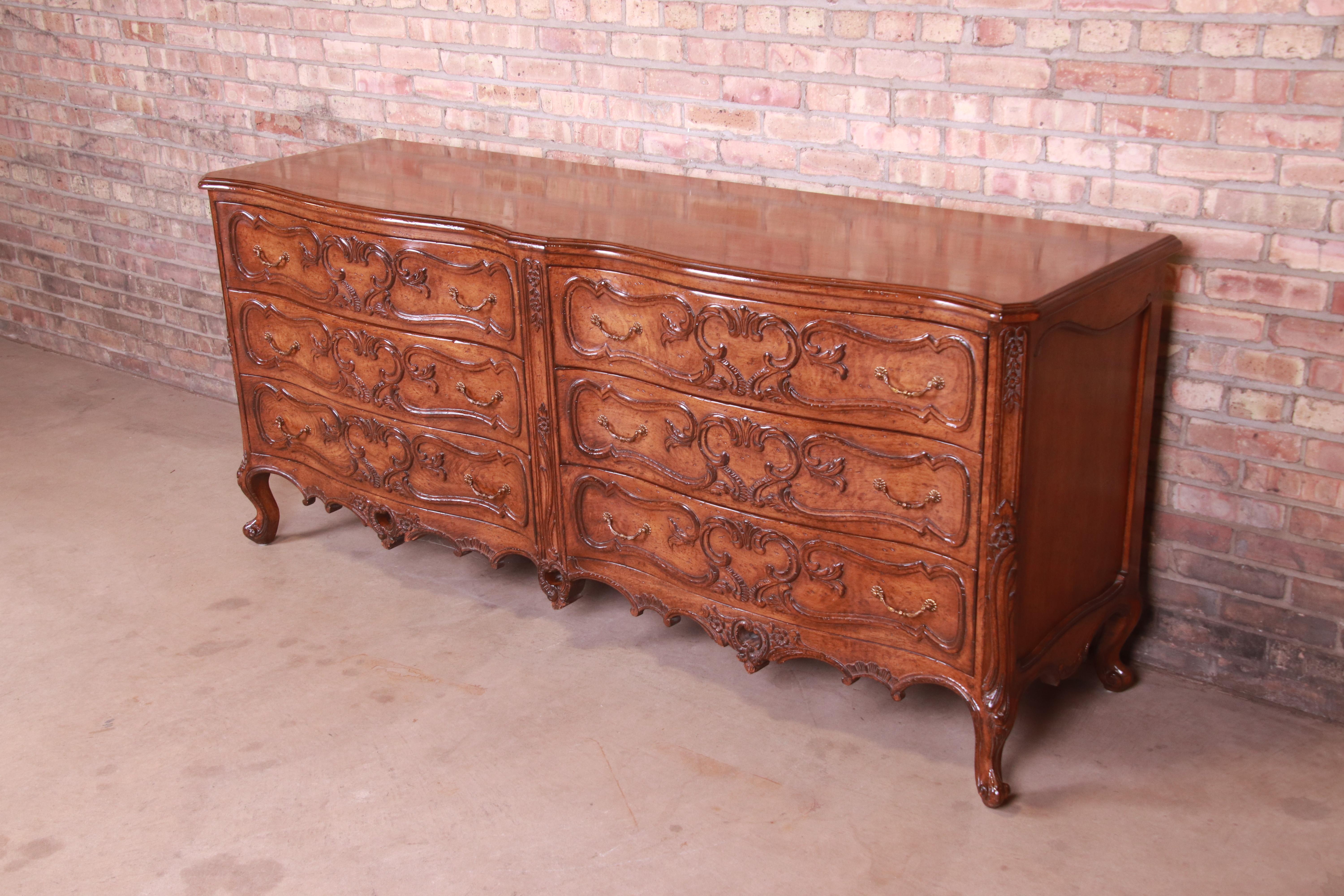 Lewis Mittman French Provincial Louis XV Carved Walnut Double Dresser In Good Condition In South Bend, IN