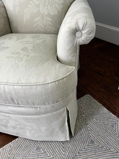 Fauteuil club luxueux tapissé haut de gamme signé Lewis Mittman