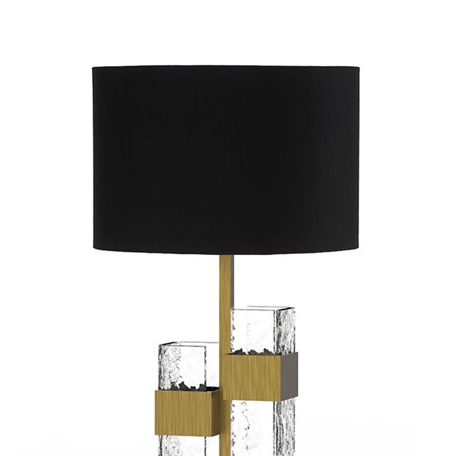 Table lamp Lewis with structure in solid brass in
vintage bronzed matte finish. With 2 blown glass
squared tubes. With 2 Led bulbs G9, Max 3 Watts.
Bulbs not included.
Also available in chandelier and wall lamp Lewis.