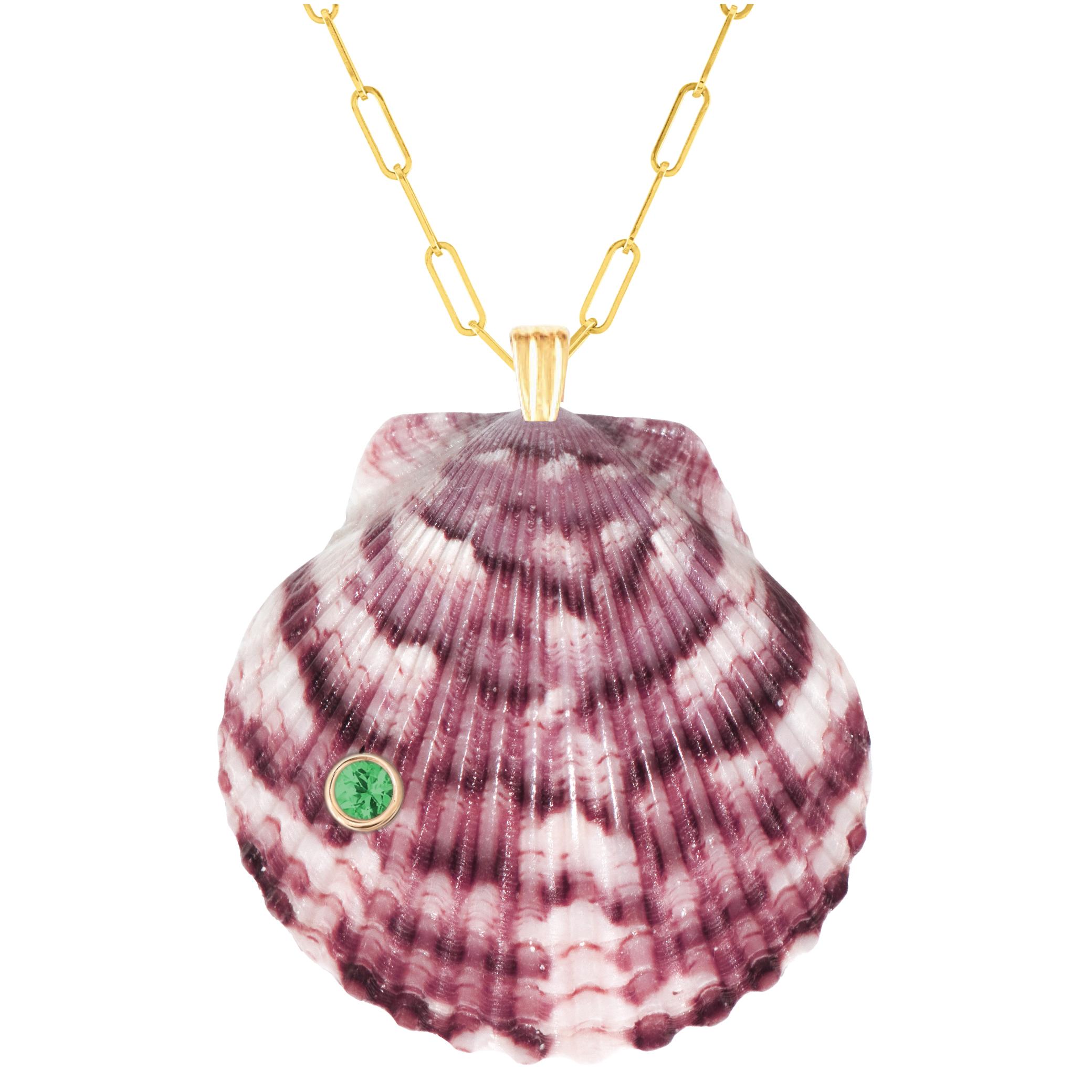 Taille ronde Lex Pendentif en coquillage naturel avec or 14k et pierre précieuse Tsavorite verte naturelle en vente