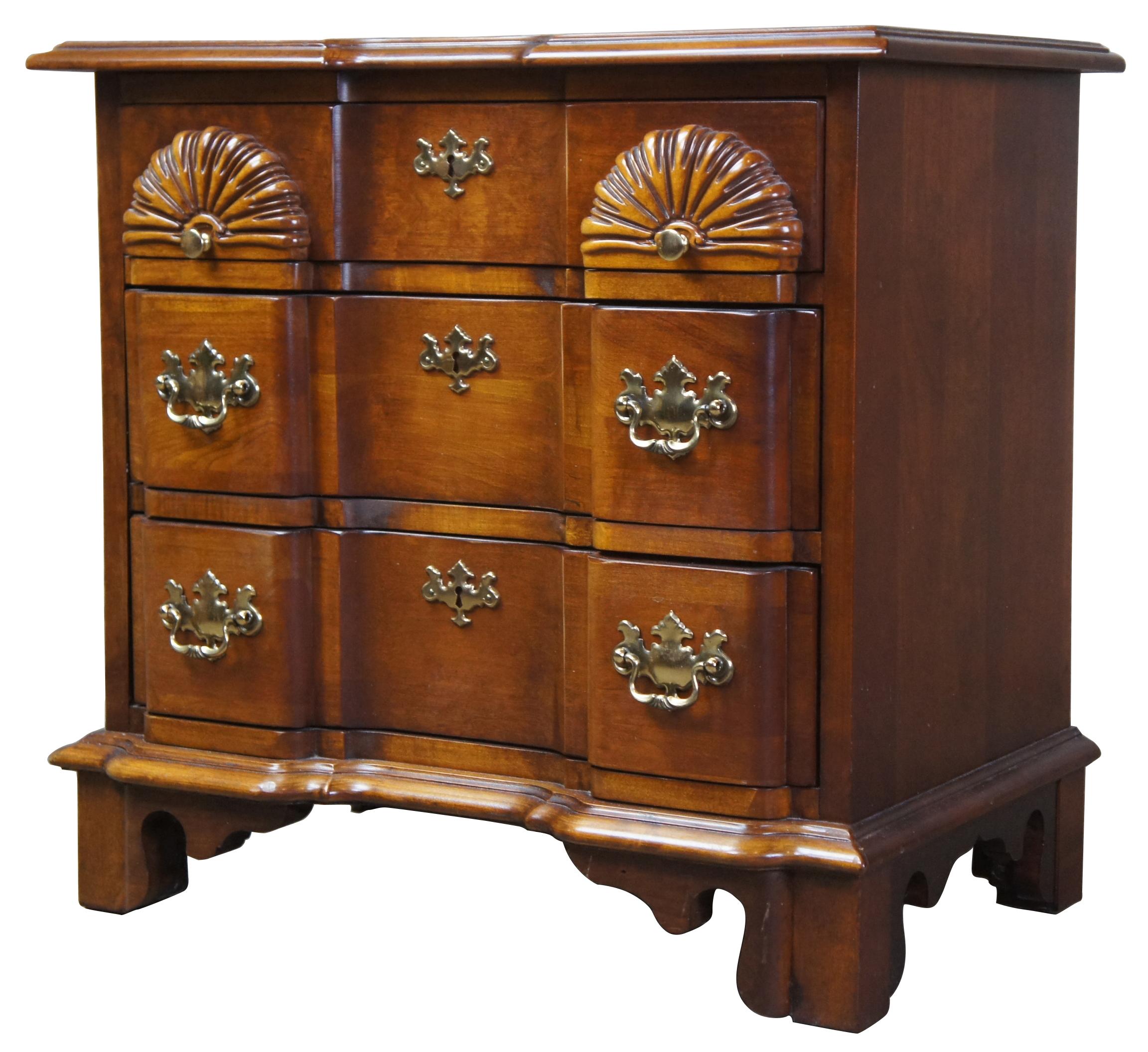 Lexington Cherry Chippendale Goddard Block Front Chest of Drawers Nightstand In Good Condition In Dayton, OH