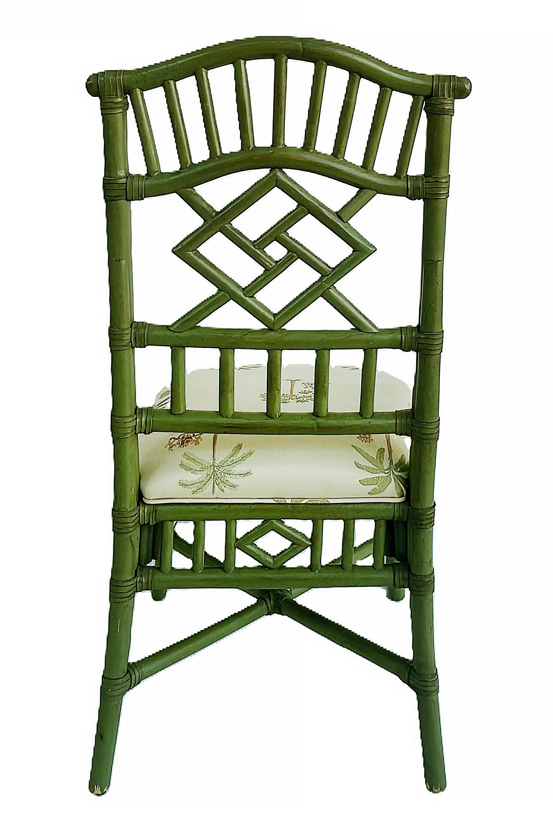 20ième siècle Lexington Chaises d'appoint chinoises en faux rotin Chippendale, peintes, ensemble de 4 en vente