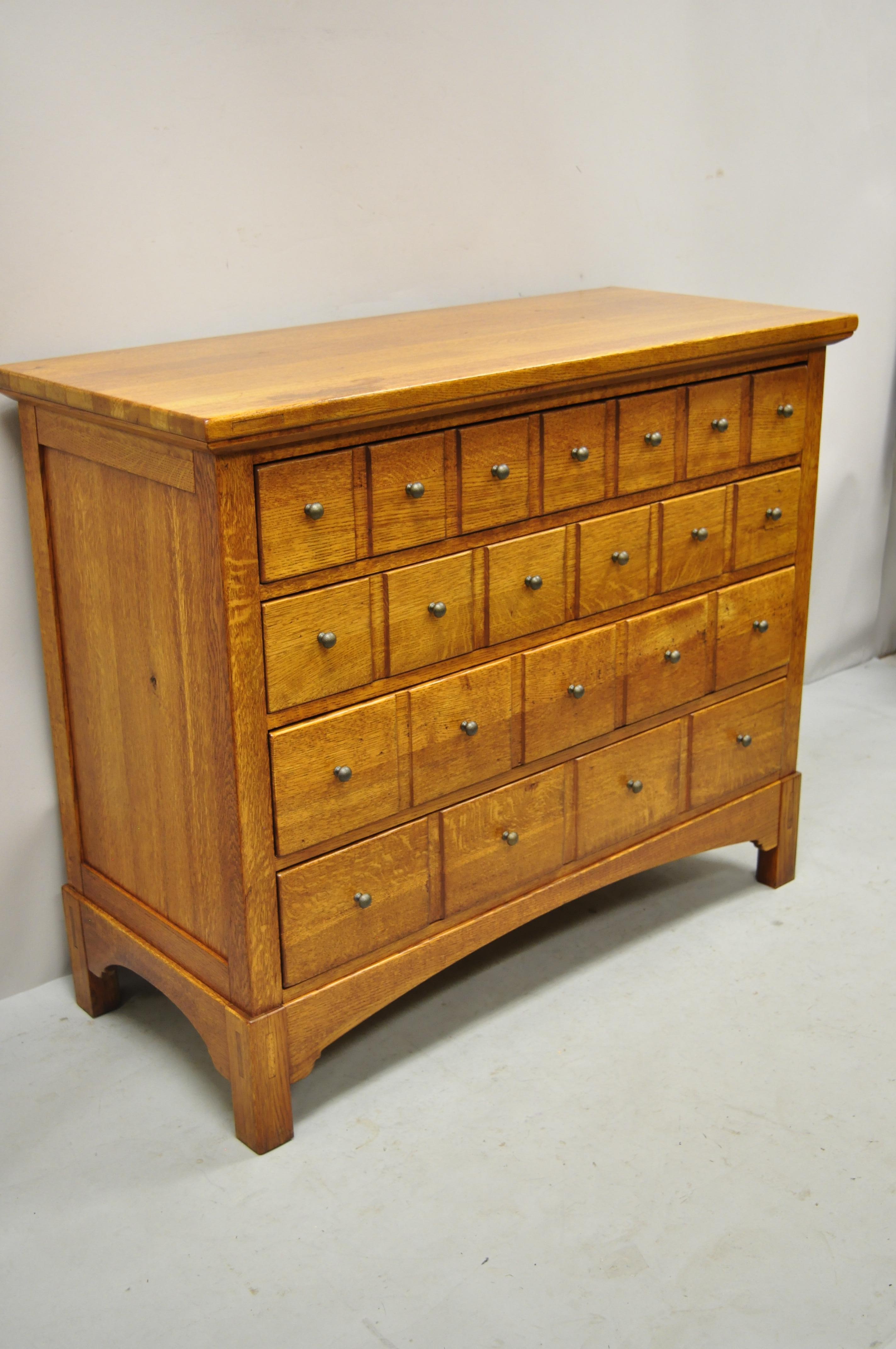 Lexington Furniture Bob Timberlake Arts and Crafts Collection oak wood single dresser. Item features solid wood construction, beautiful wood grain, original labels, 4 dovetailed drawers, very nice vintage item, quality American craftsmanship, great