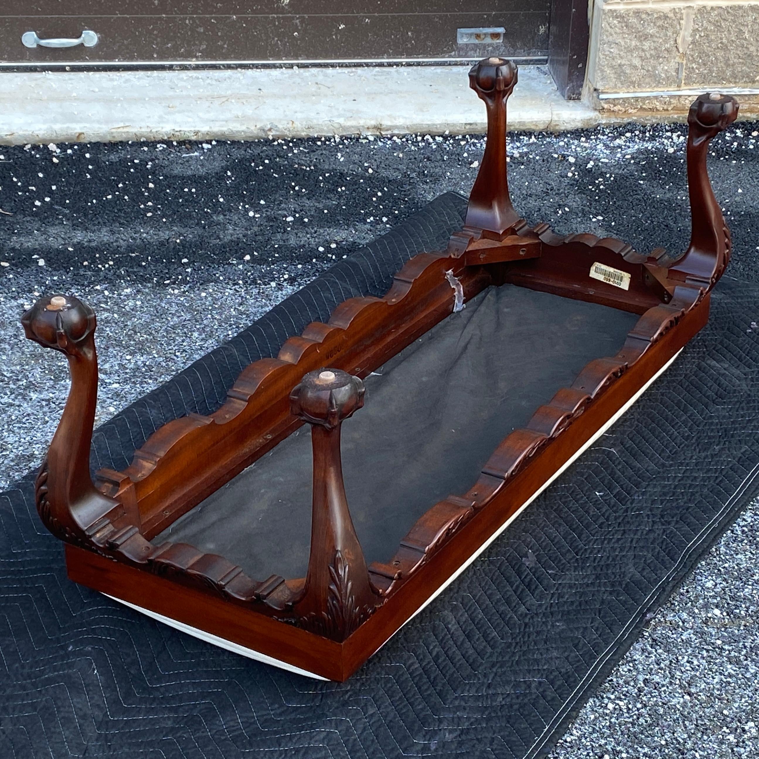 Lexington Furniture Banc de style Chippendale en acajou sculpté Ball and Claw en vente 7