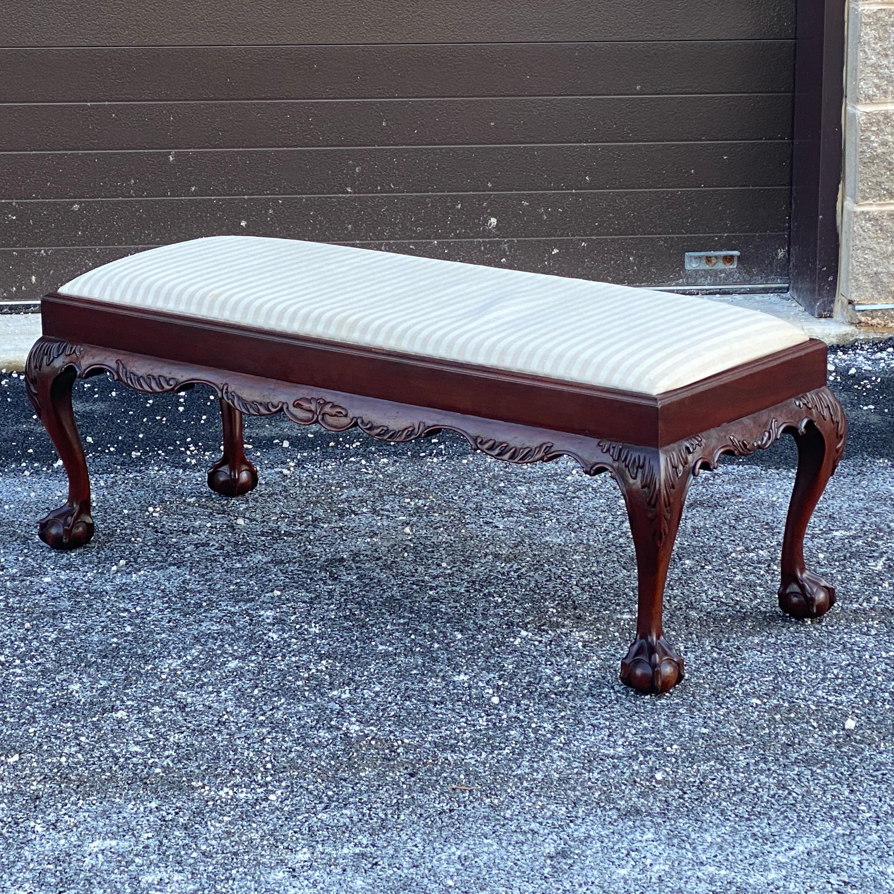 Américain Lexington Furniture Banc de style Chippendale en acajou sculpté Ball and Claw en vente