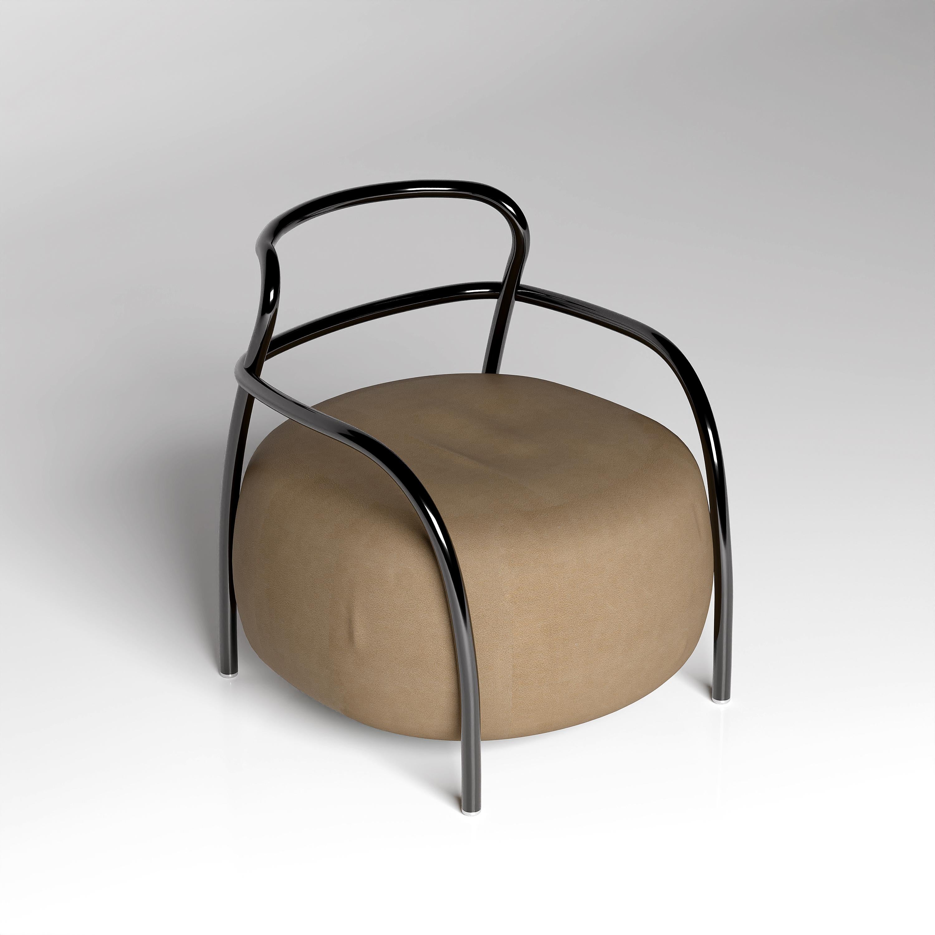 Sillón Ley by spHaus
Diseñado por Filippo Dell'Orto
Dimensiones: Prof. 65,6 x Anch. 64 x Alt. 66,5 cm.
Materiales: Espuma moldeada, acero revestido, cuero.

Ley es un sillón sofisticado y único, gracias a su sencillez, pero al mismo tiempo un