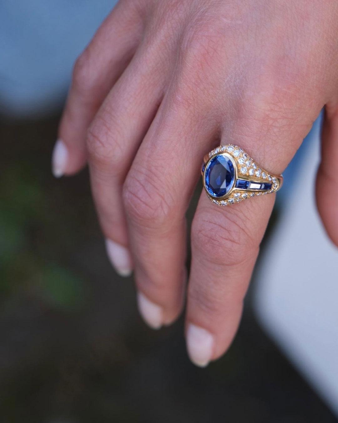 Leyser 18k Gold Royal Blue Sapphire Ring For Sale 2