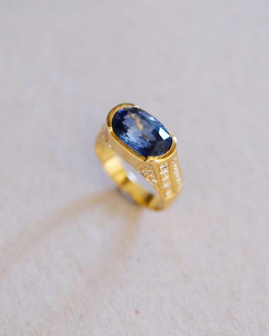 Oval Cut Leyser 18k Gold Sapphire Diamond Ring For Sale