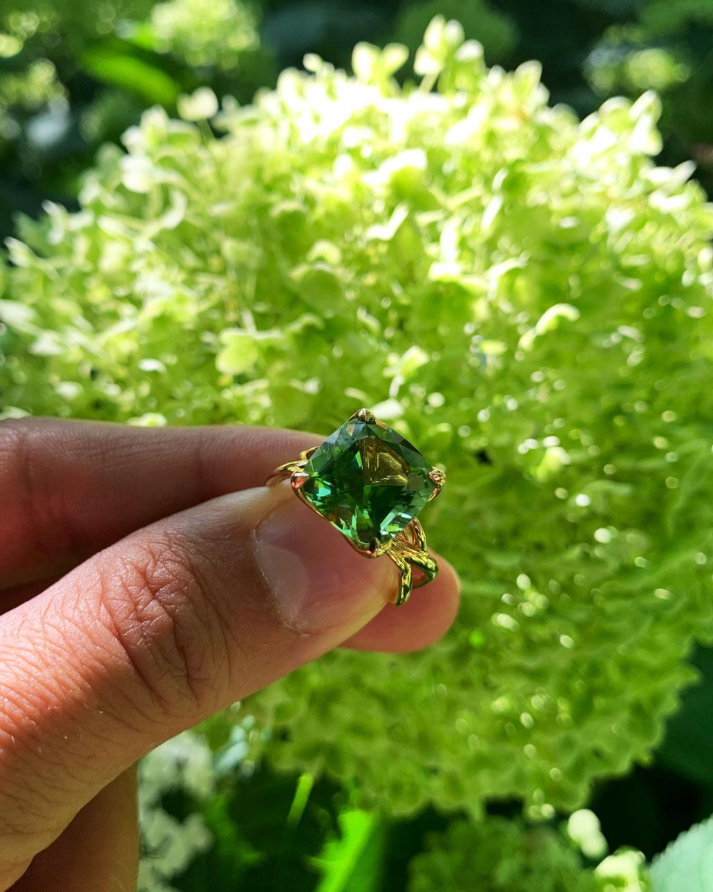 Women's Ring in Rose Gold with 1 Green Tourmaline Cushion Shape 11x11mm. For Sale