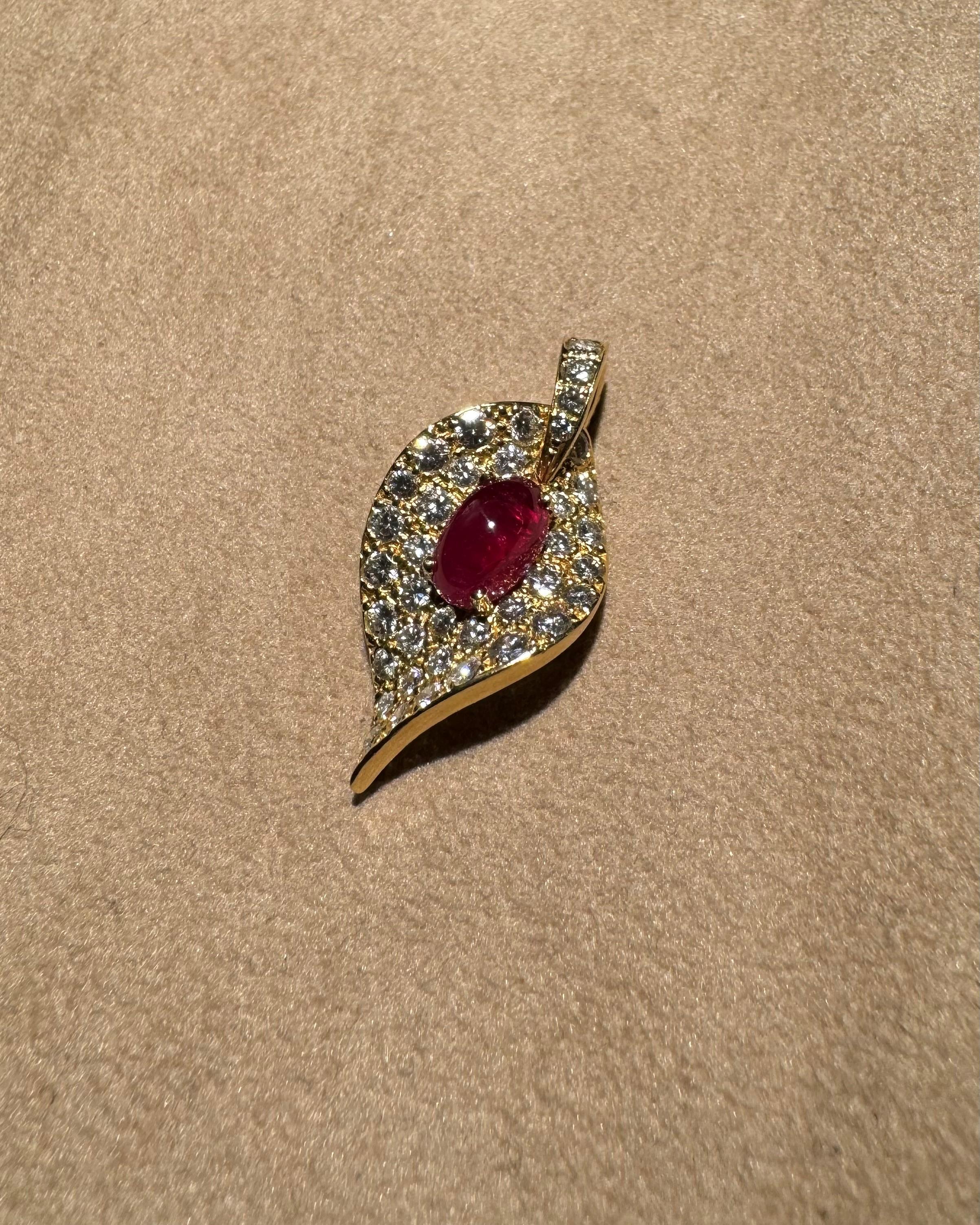 Neoclassico Ciondolo con rubino in oro rosa 18k LEYSER in vendita