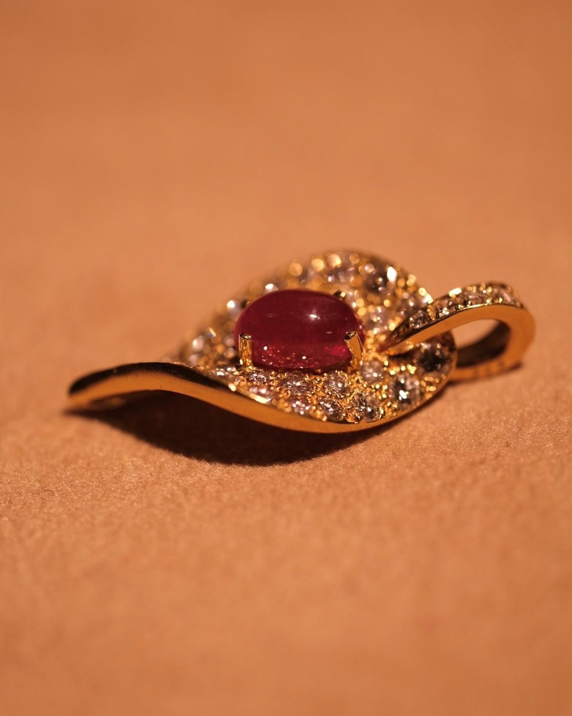 Ciondolo con rubino in oro rosa 18k LEYSER in vendita 1