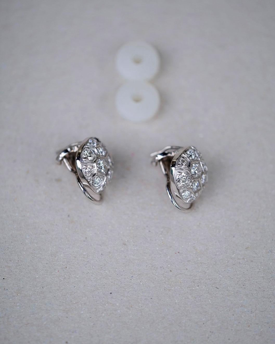 Boucles d'oreilles en or blanc avec 26 diamants, 1,56 carat. en vente 5