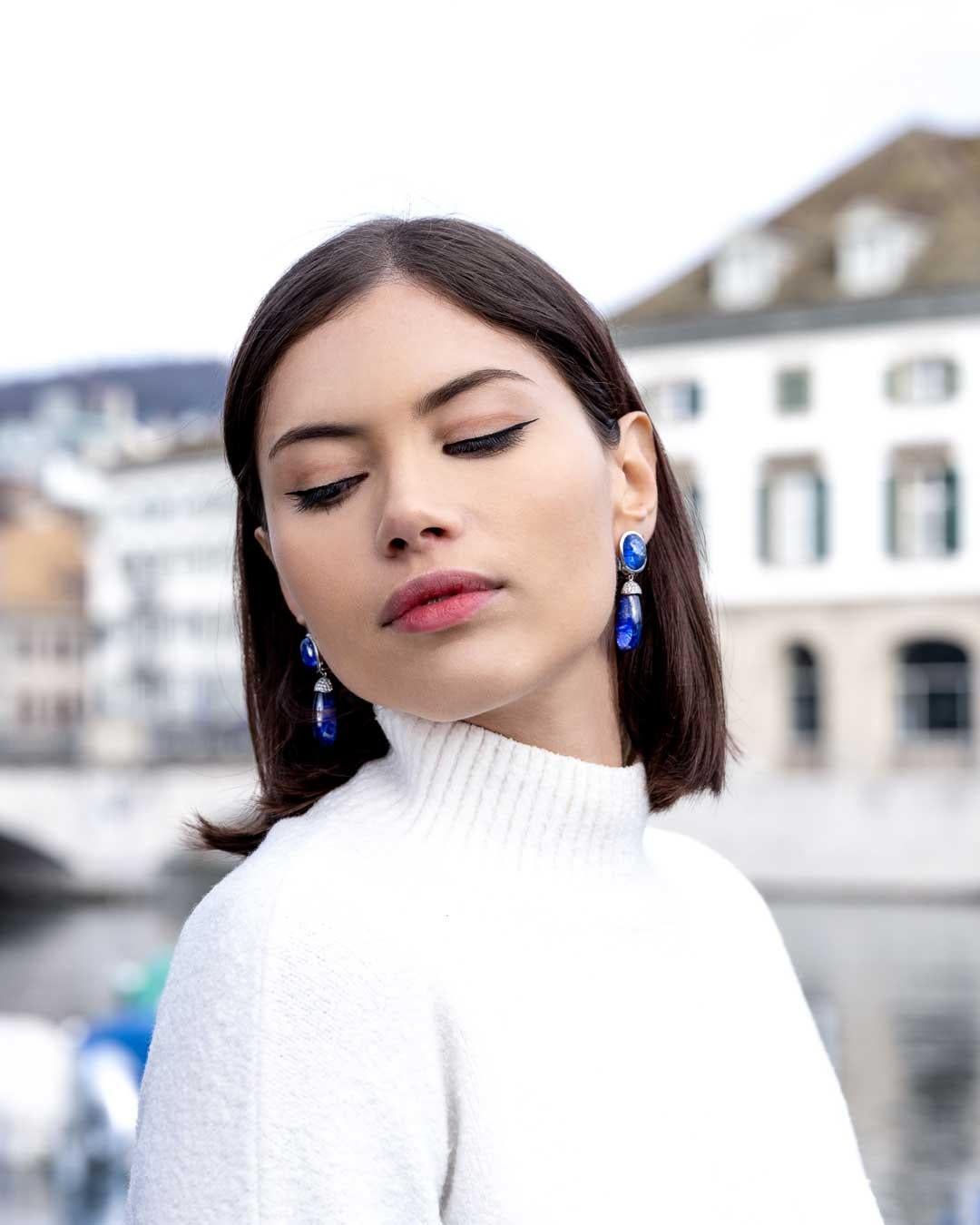 Boucles d'oreilles en or blanc avec 4 cabochons de tanzanite et diamants. Pour femmes en vente