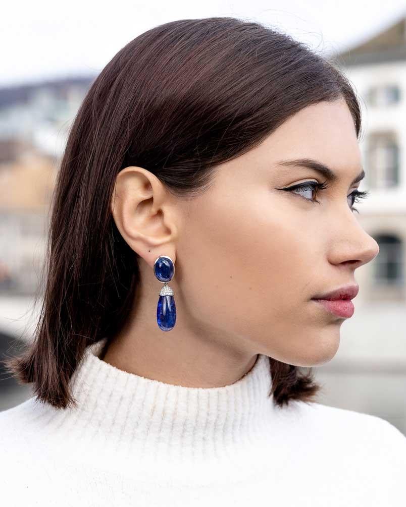 Boucles d'oreilles en or blanc avec 4 cabochons de tanzanite et diamants. en vente 1