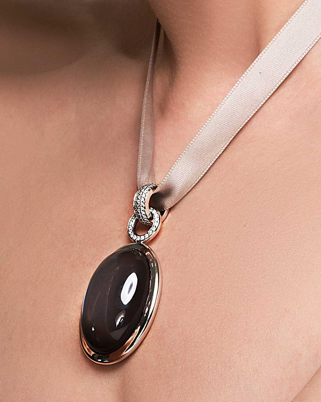 Pendant in White Gold with 1 black Moonstone and Diamonds.   In New Condition For Sale In Idar-Oberstein, DE