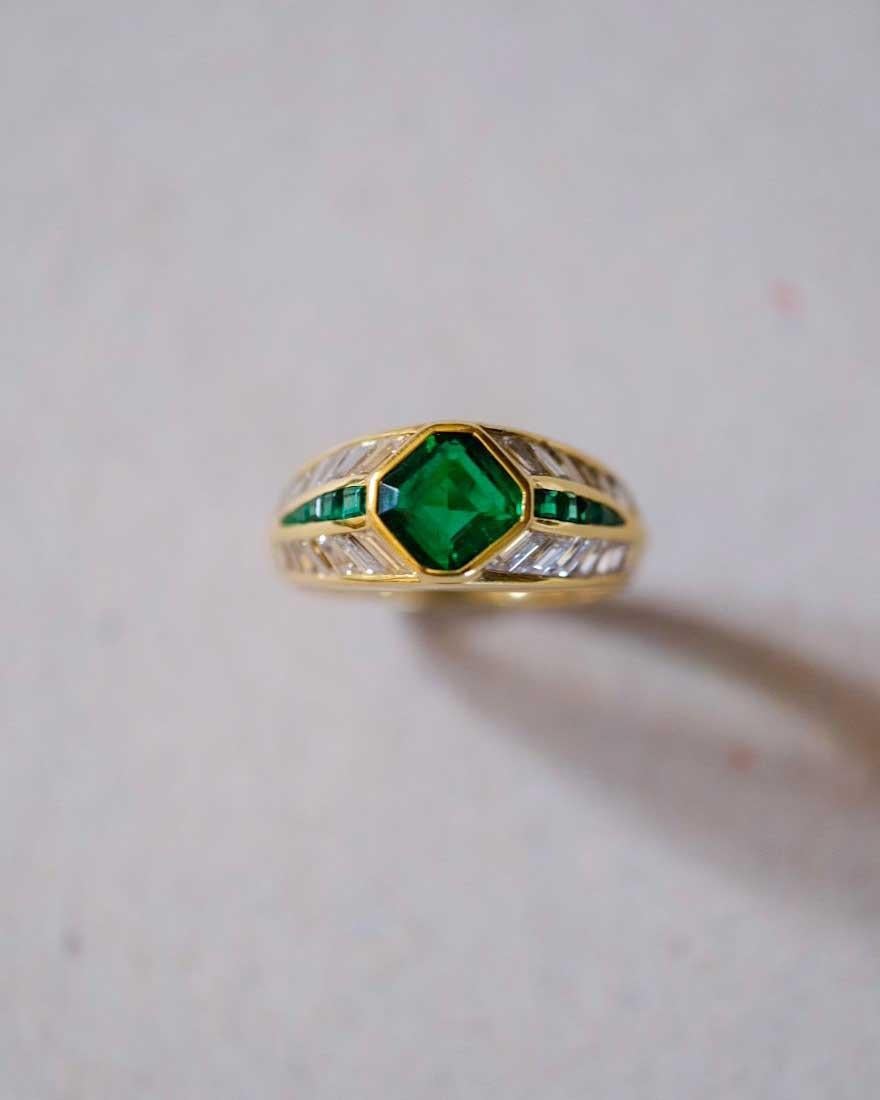 LEYSER 18k Yellow Gold Rare Sandawana No Oil Emerald Diamond Ring For Sale 2