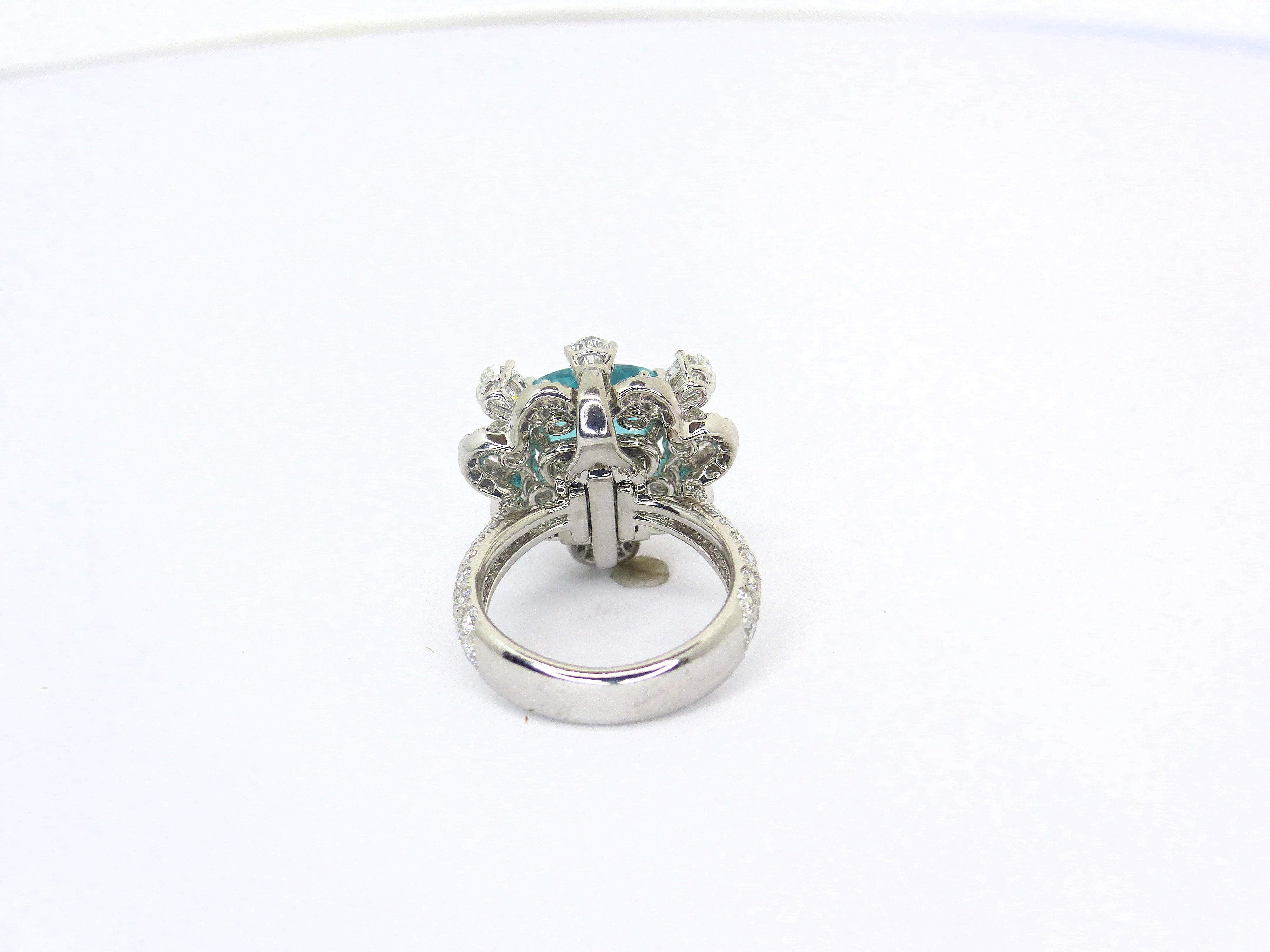 Néoclassique Bague en platine avec 1 tourmaline Paraiba bleu/vert en forme de cœur et diamants en vente