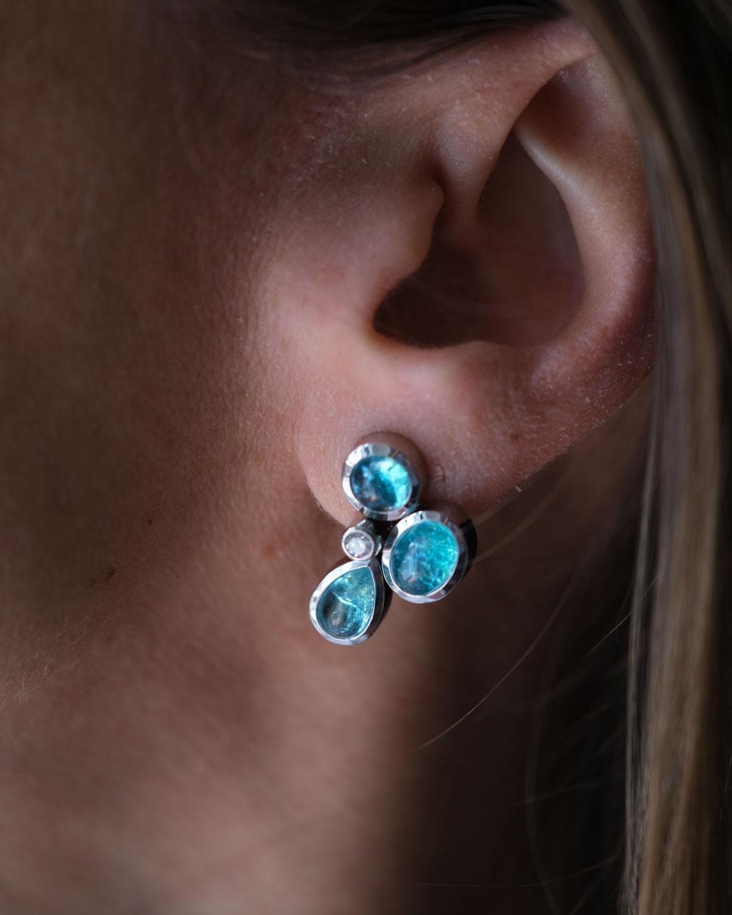 Earrings in Platinum with 6 Paraiba Tourmaline Cabouchons and 2 Diamonds For Sale 1