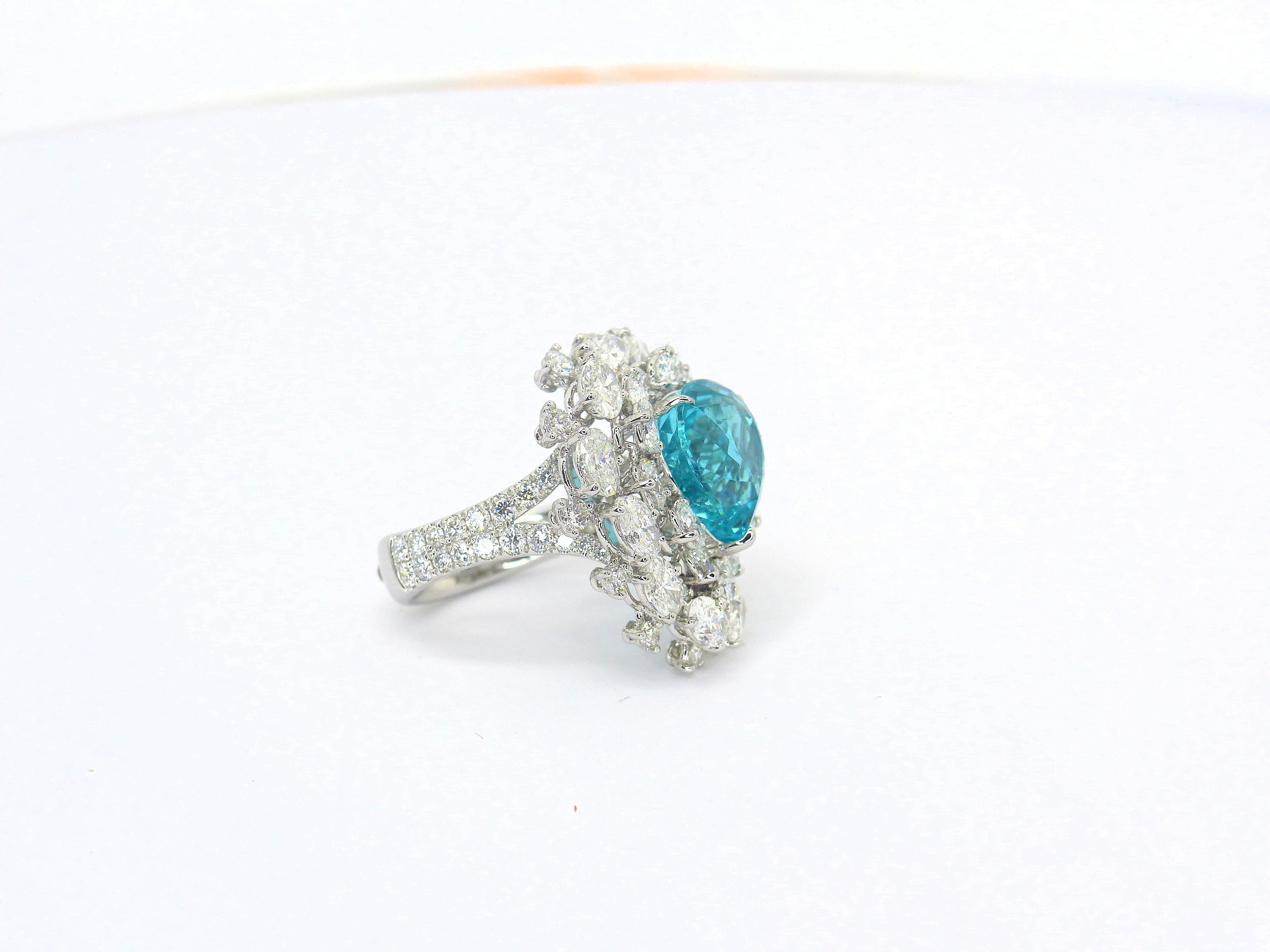 Neoclassical Ring in Platinum with 1 blue/green Paraiba Tourmaline Pearshape and Diamonds  For Sale