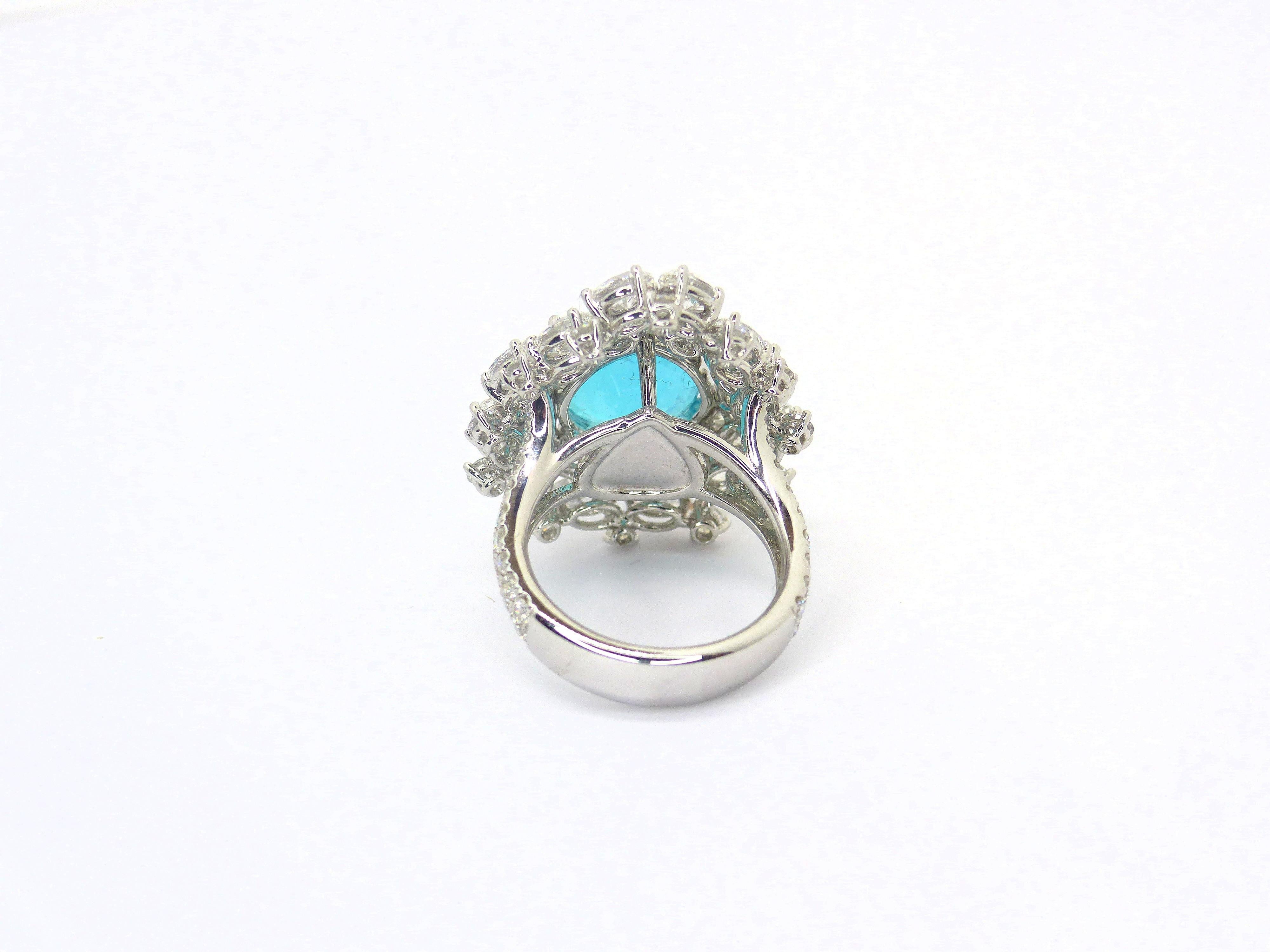 Ring in Platinum with 1 blue/green Paraiba Tourmaline Pearshape and Diamonds  In New Condition For Sale In Idar-Oberstein, DE