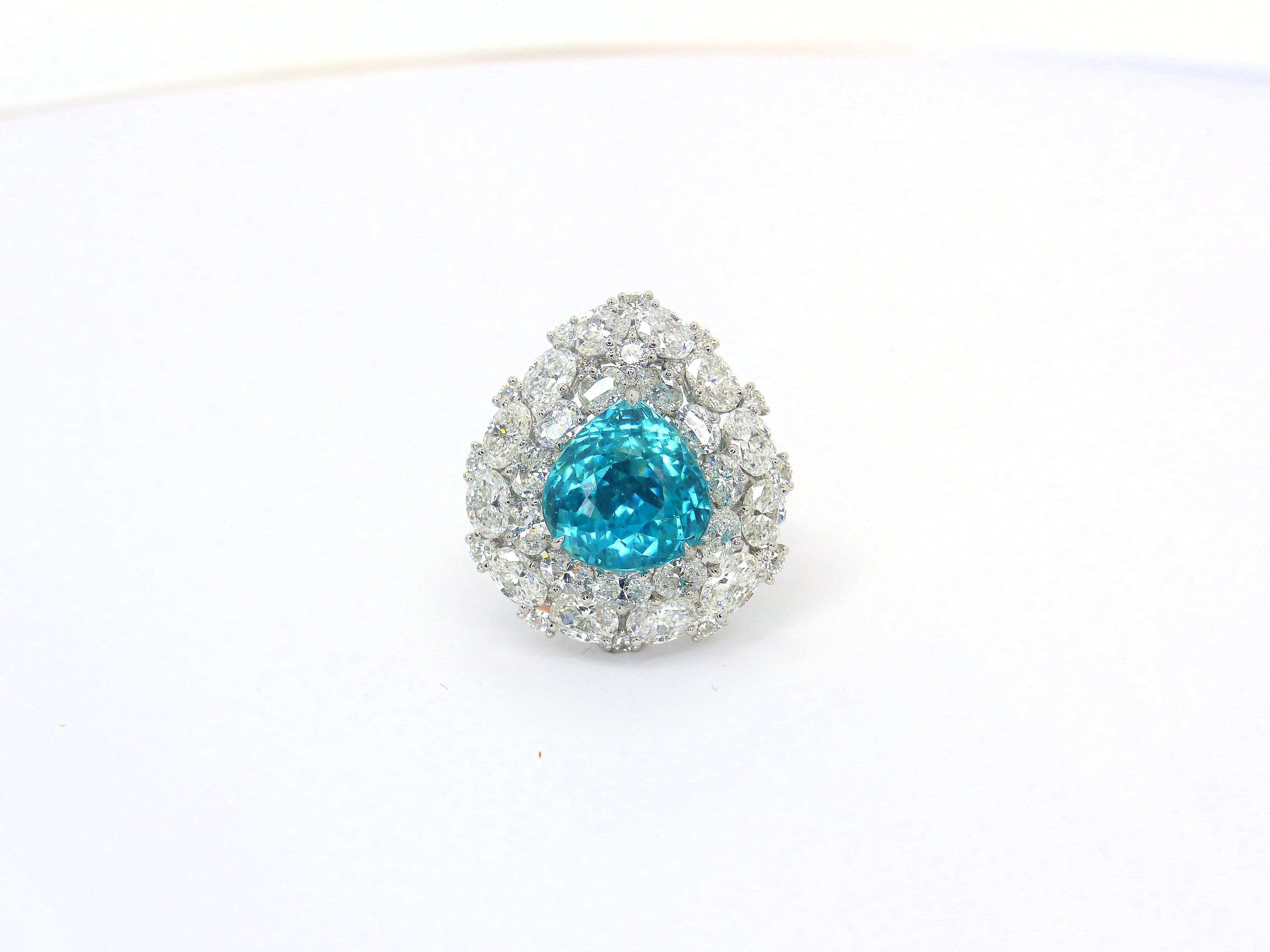 Women's Ring in Platinum with 1 blue/green Paraiba Tourmaline Pearshape and Diamonds  For Sale
