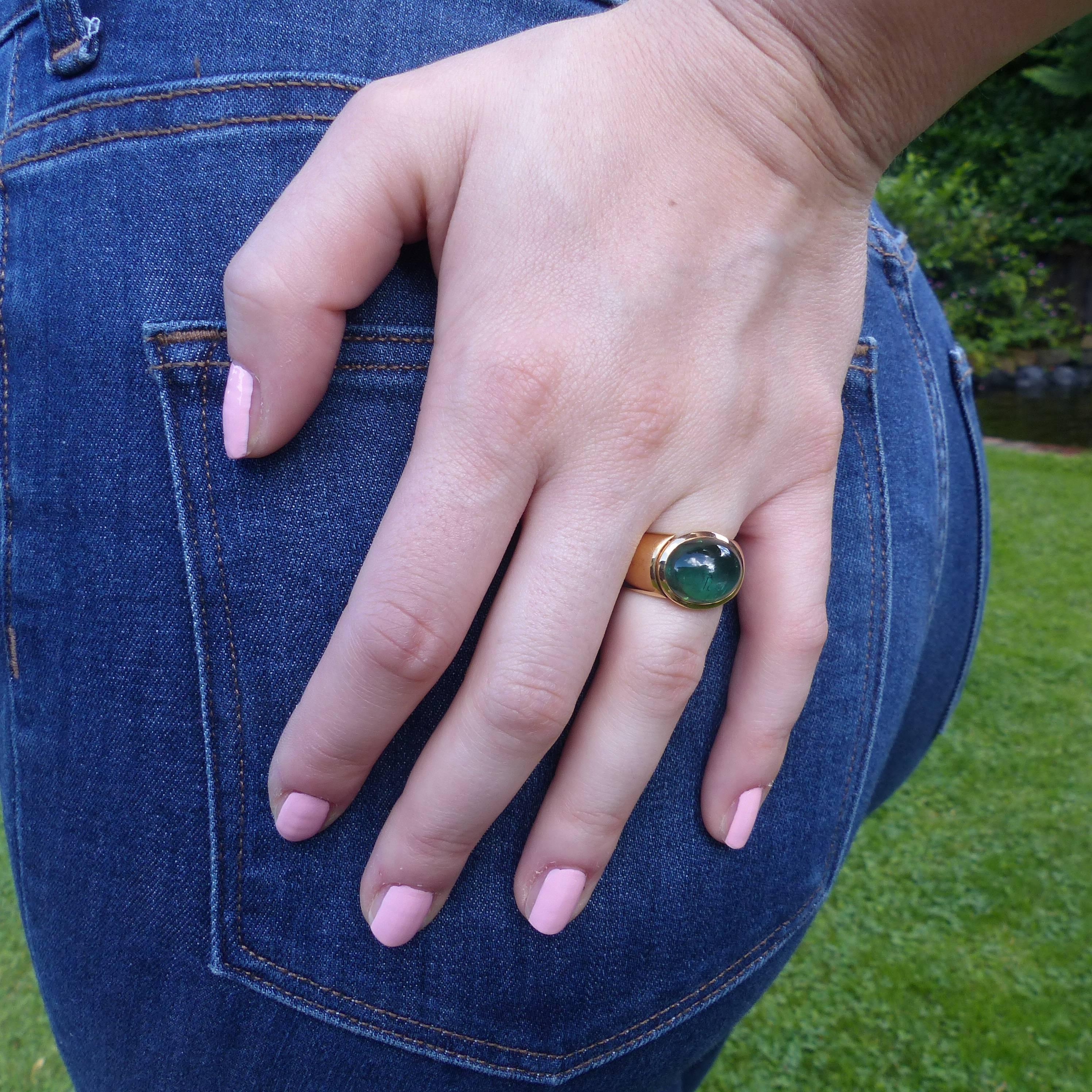 Ring in Rose Gold with 1 Green Tourmaline Cabouchon  In New Condition For Sale In Idar-Oberstein, DE