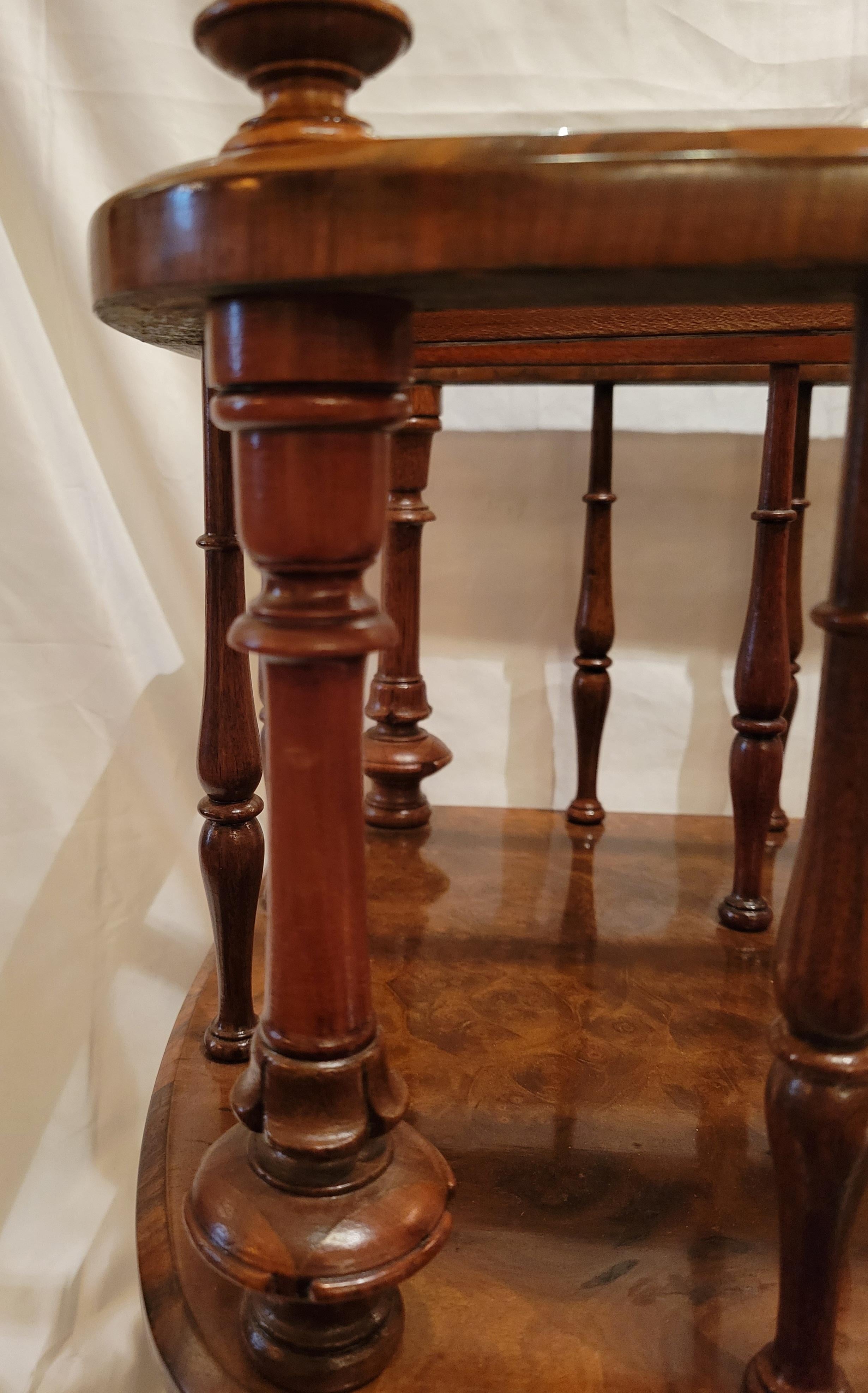 Inglese Antico Canterbury inglese in legno di noce, 1850-1870 circa in vendita
