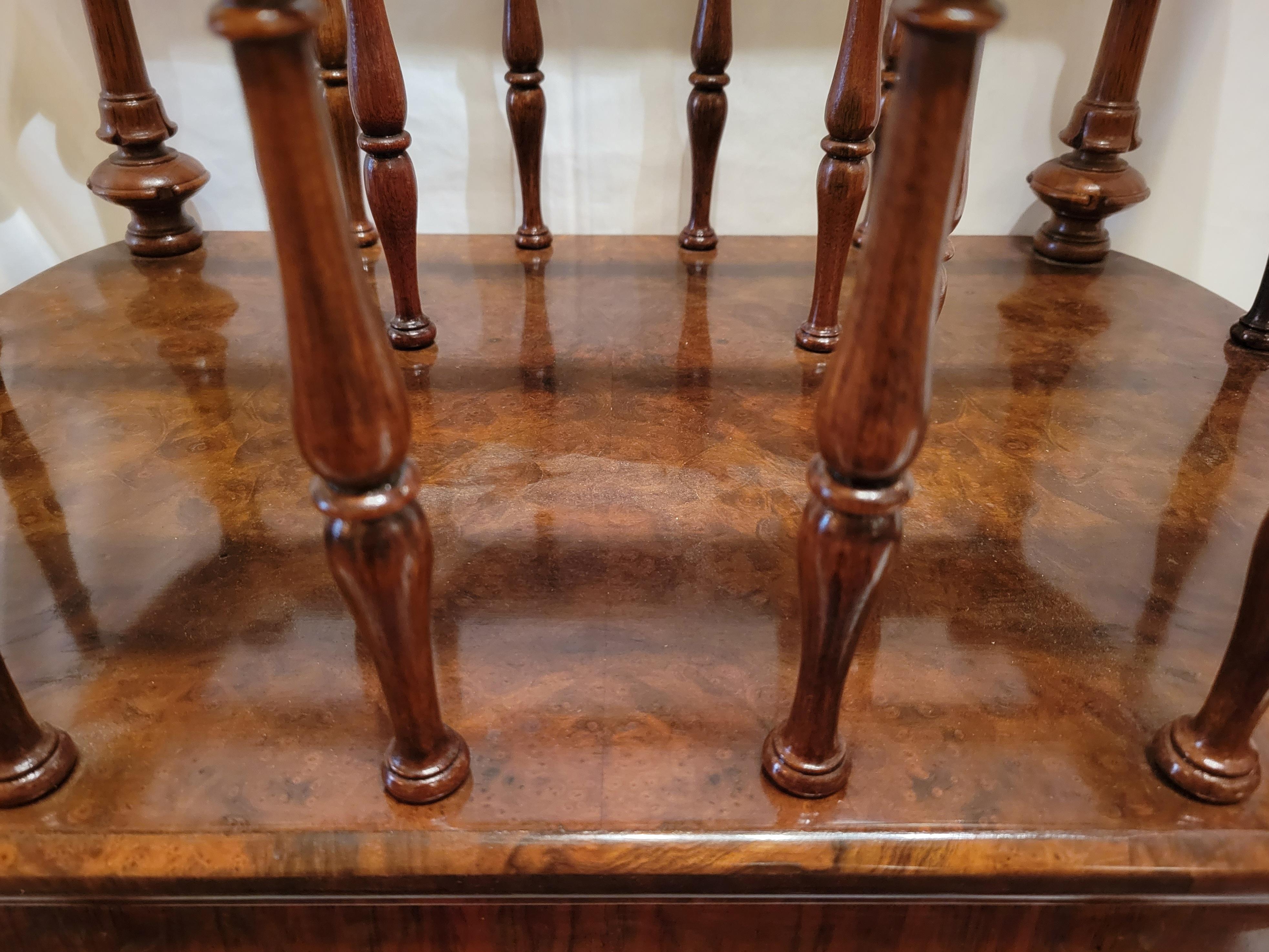 XIX secolo Antico Canterbury inglese in legno di noce, 1850-1870 circa in vendita