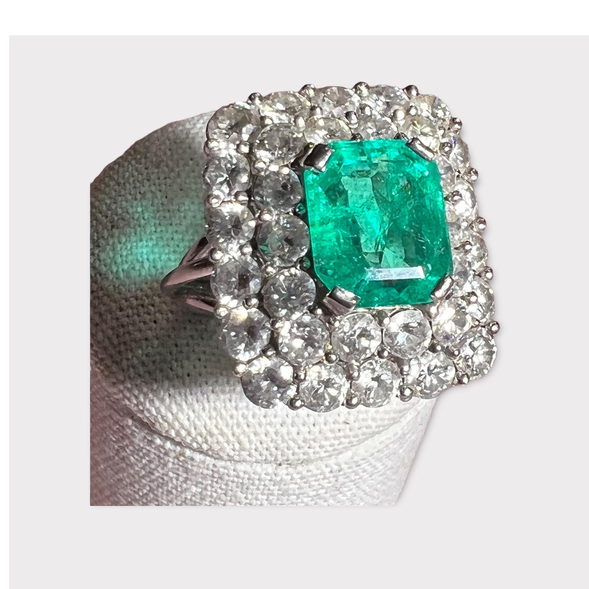 LFG Certified 3, 38 Carat Emerald, 3, 20 Carat for 32 Diamonds, Cocktail Ring 3
