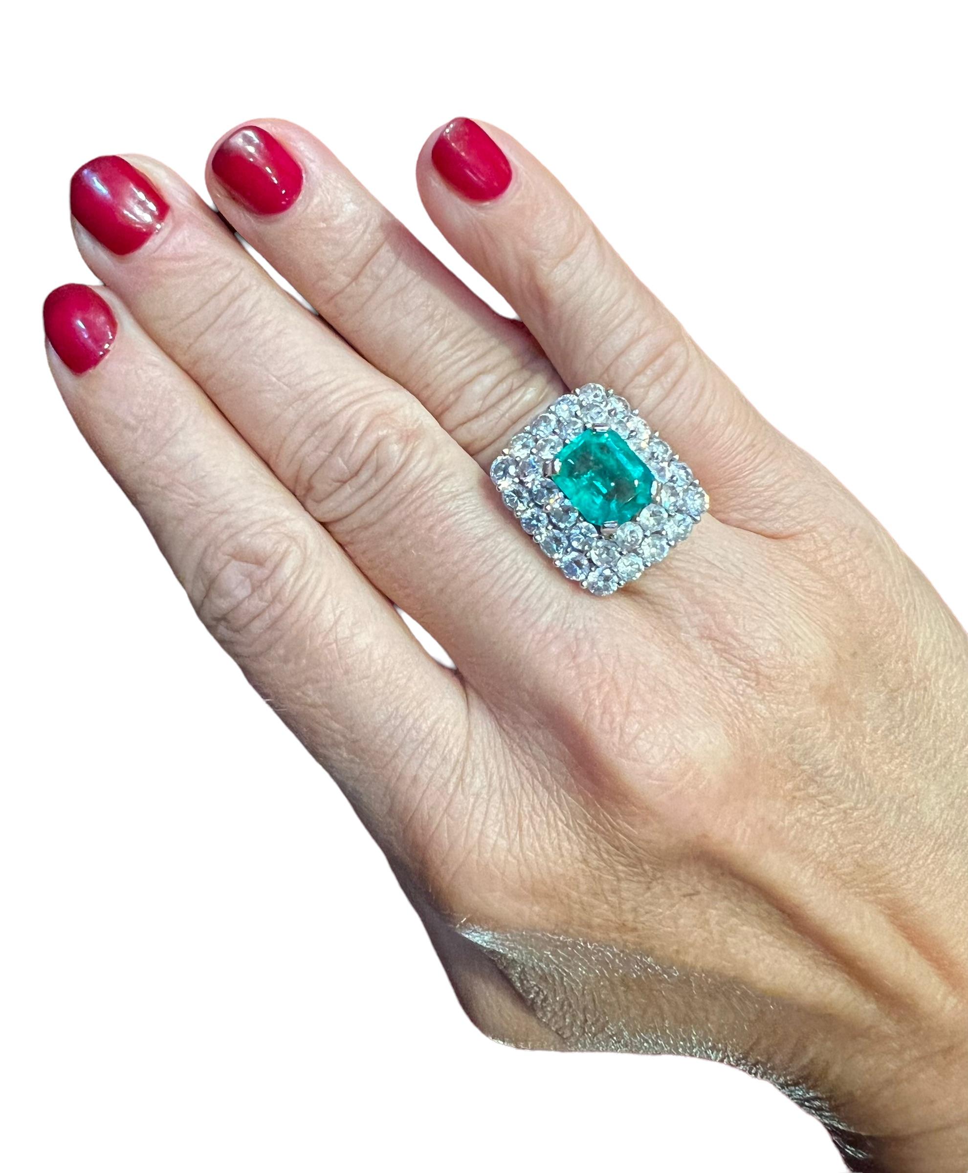 LFG Certified 3, 38 Carat Emerald, 3, 20 Carat for 32 Diamonds, Cocktail Ring 4