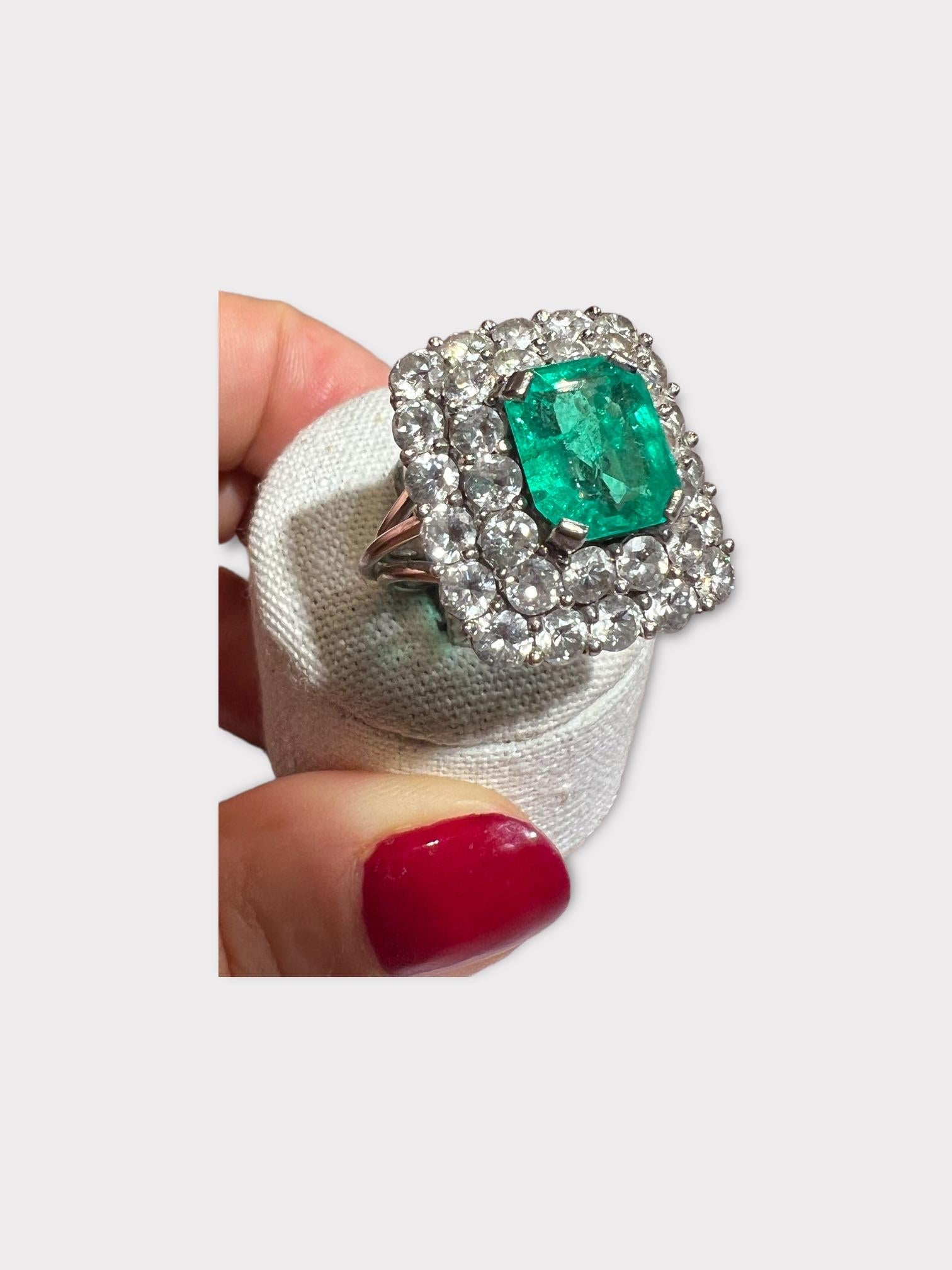 LFG Certified 3, 38 Carat Emerald, 3, 20 Carat for 32 Diamonds, Cocktail Ring 2