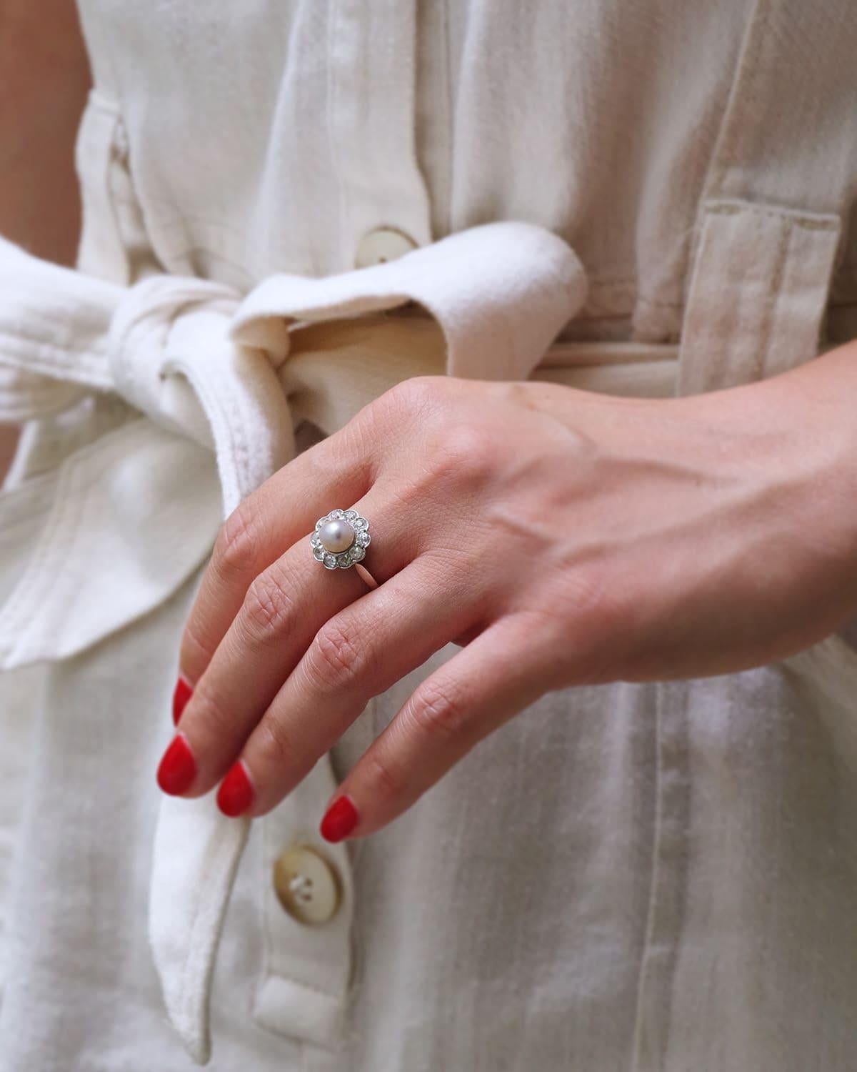 LFG certified natural pearl cluster ring, Belle epoque, 0.70 ct diamonds In Good Condition For Sale In PARIS, FR