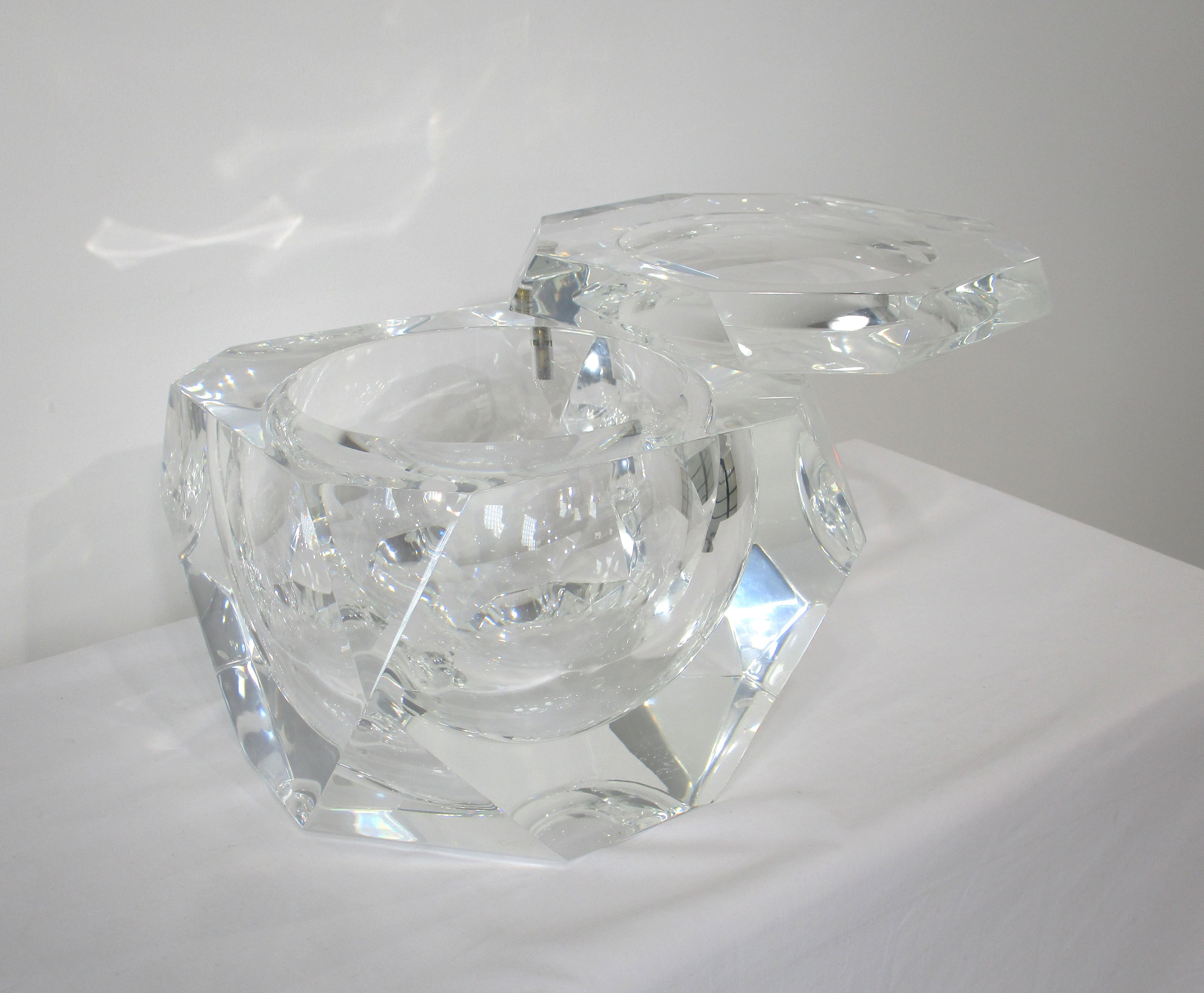 Moderno Secchiello per ghiaccio o contenitore per caramelle in lucite sfaccettata Lg Alessendro Albrizzi in vendita