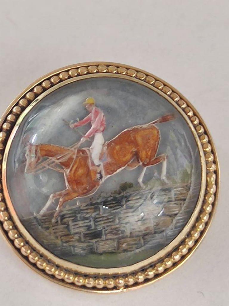 Lg Essix Crystal Reverse Painted Angtaglio 14K Gold Steeple Chase Horse Brooch For Sale 2